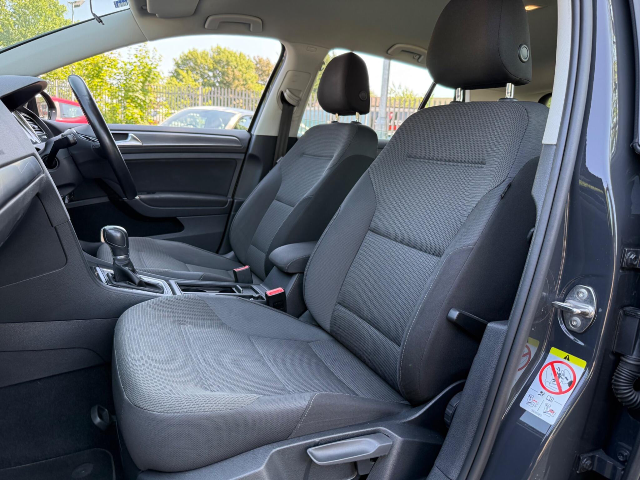 Volkswagen Golf - Image 42