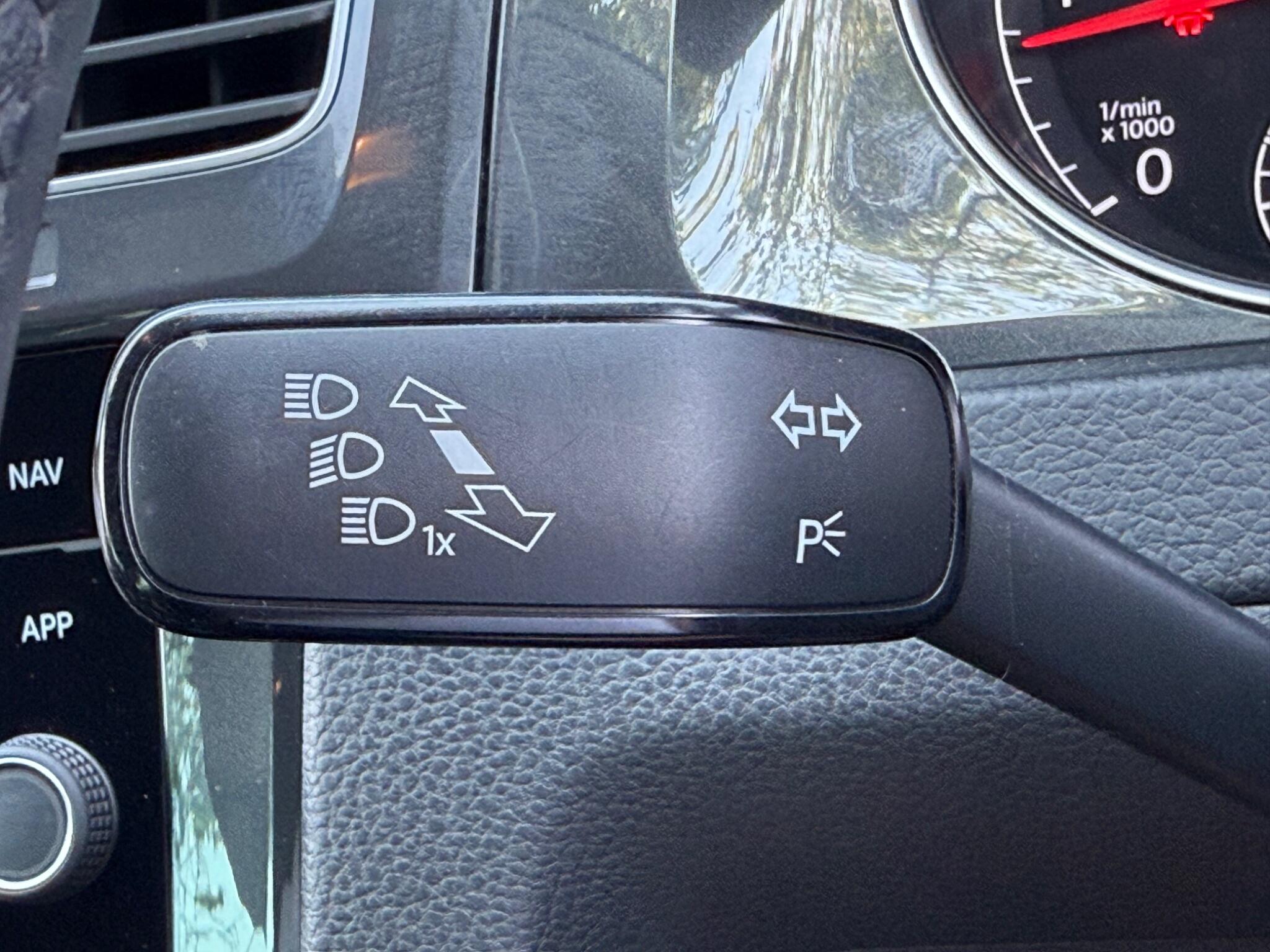 Volkswagen Golf - Image 21