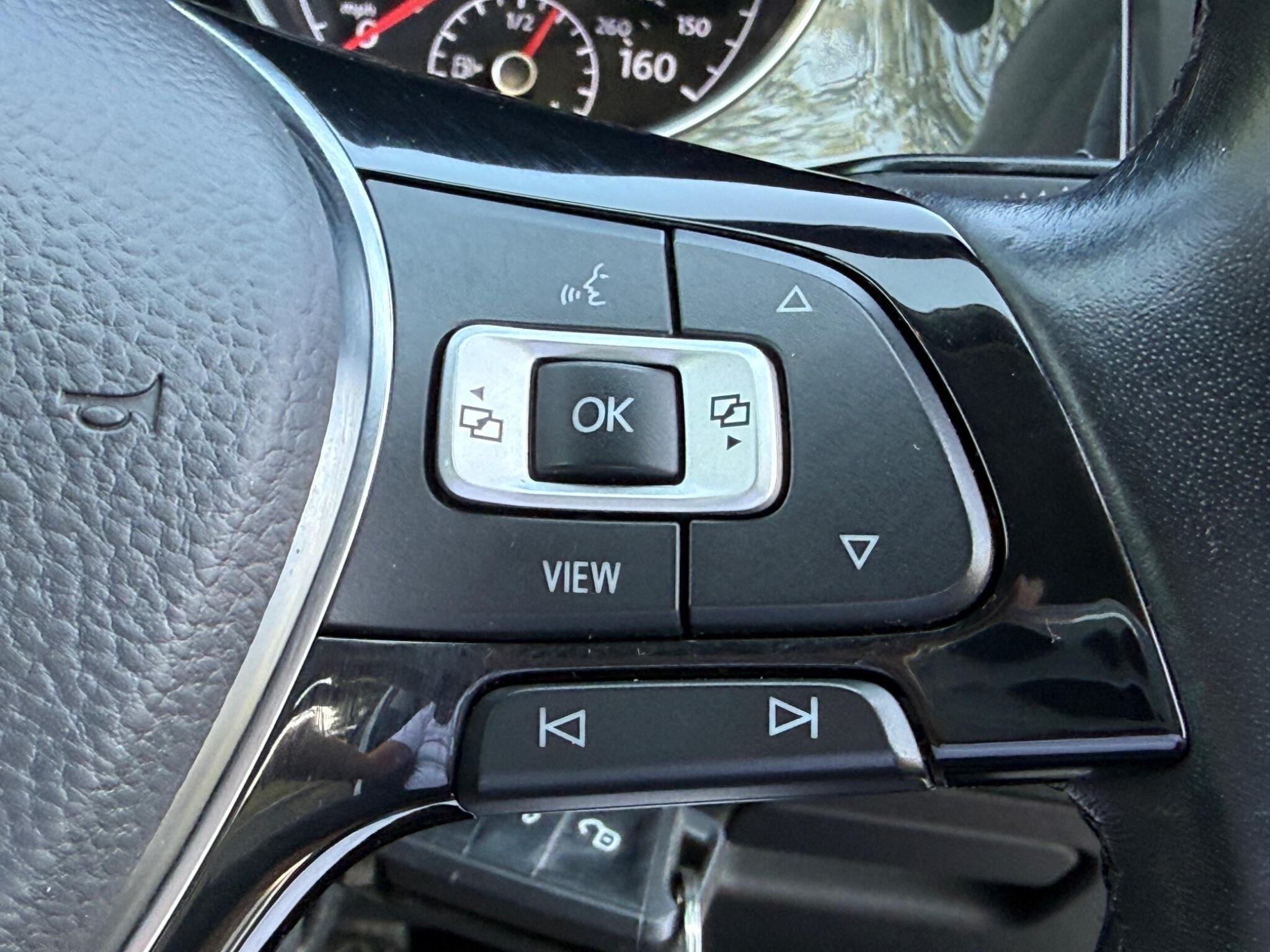 Volkswagen Golf - Image 22