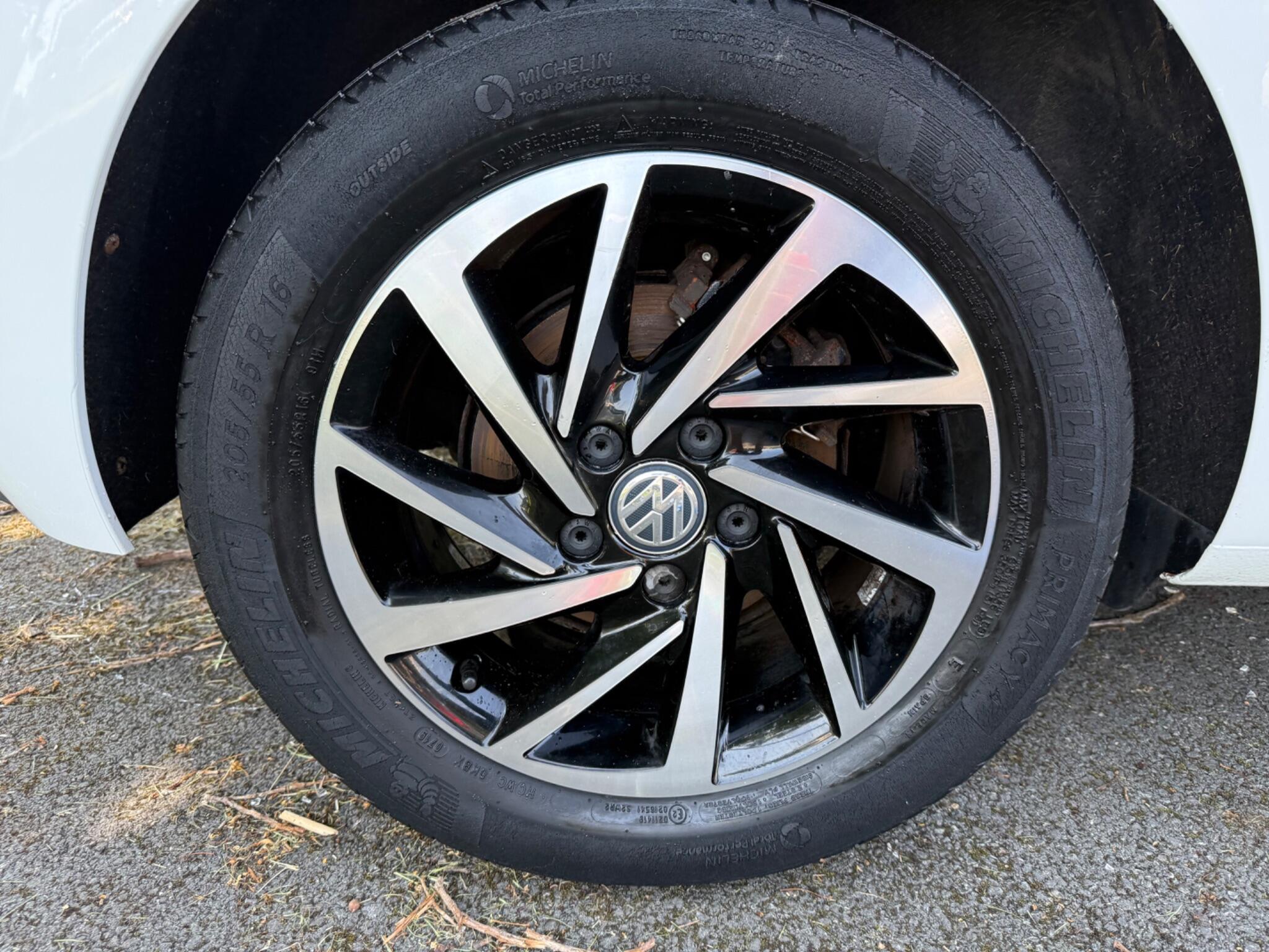 Volkswagen Golf - Image 24