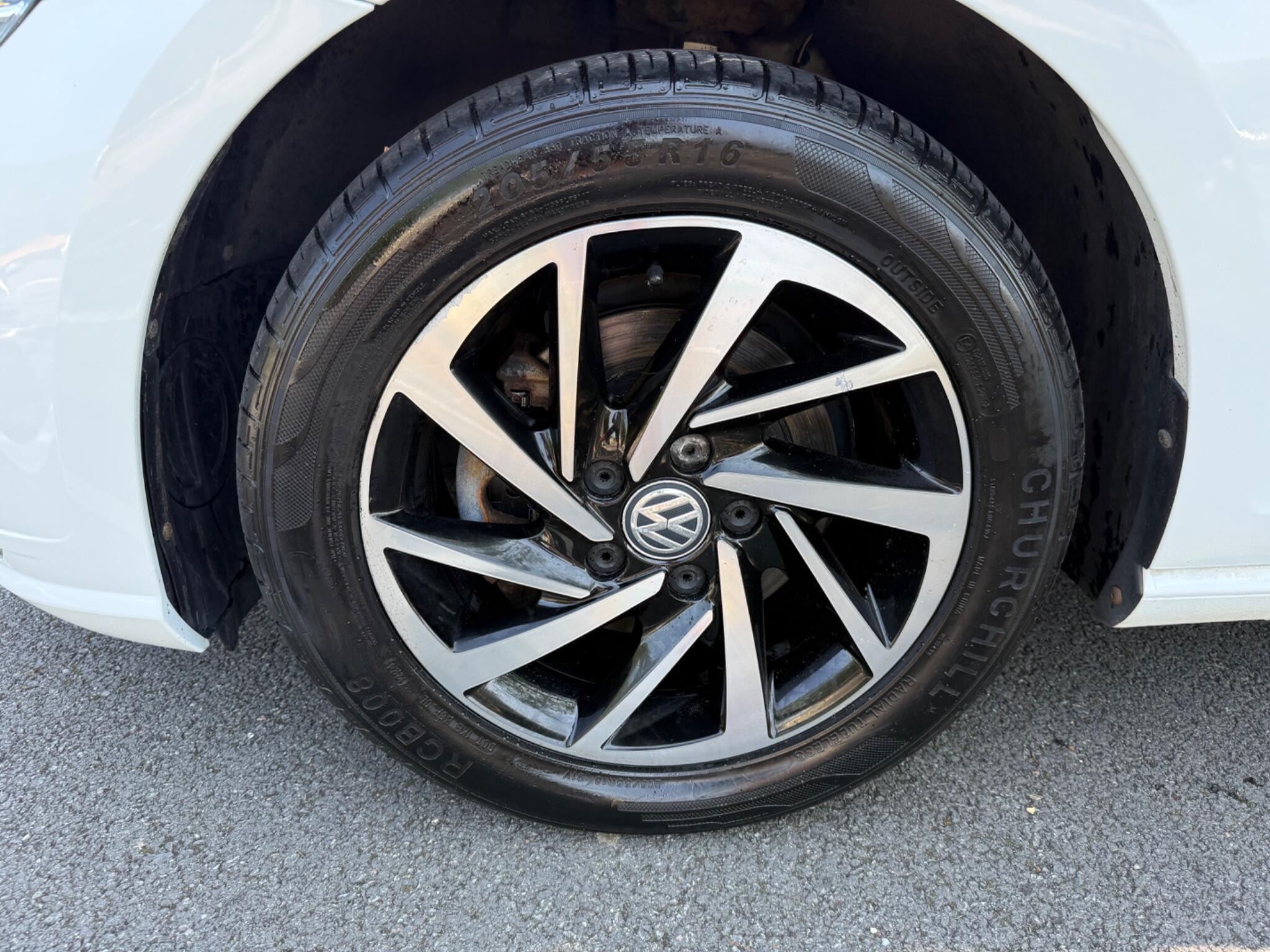 Volkswagen Golf - Image 25