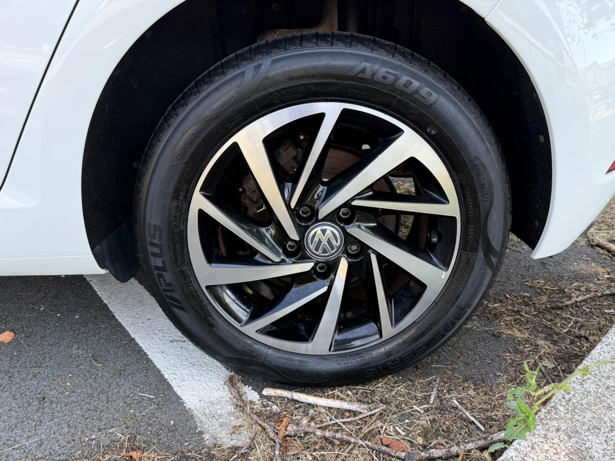 Volkswagen Golf - Image 26