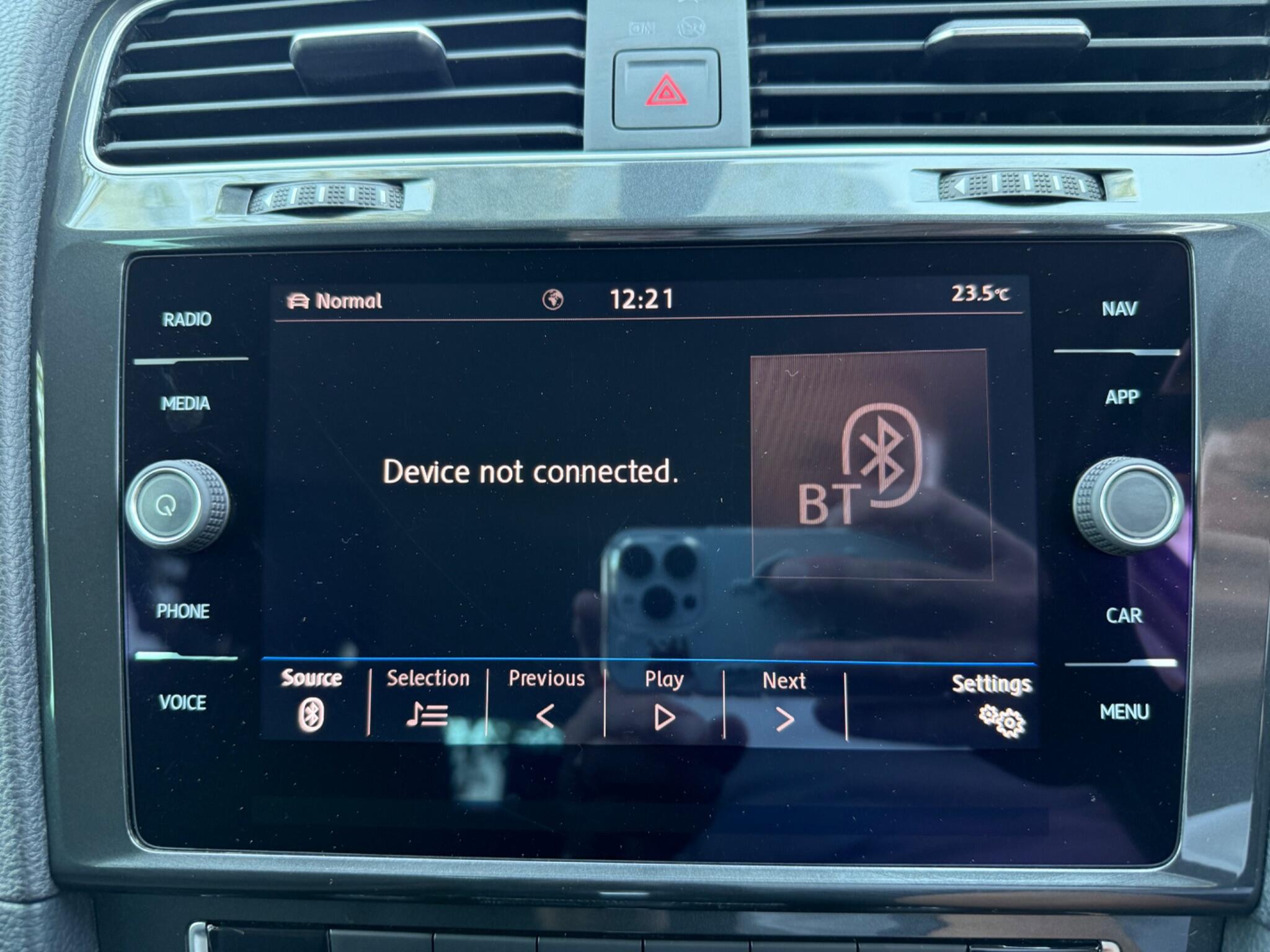 Volkswagen Golf - Image 30