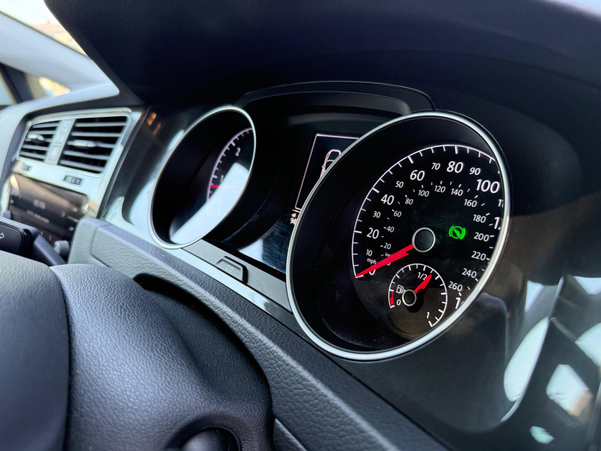 Volkswagen Golf - Image 38