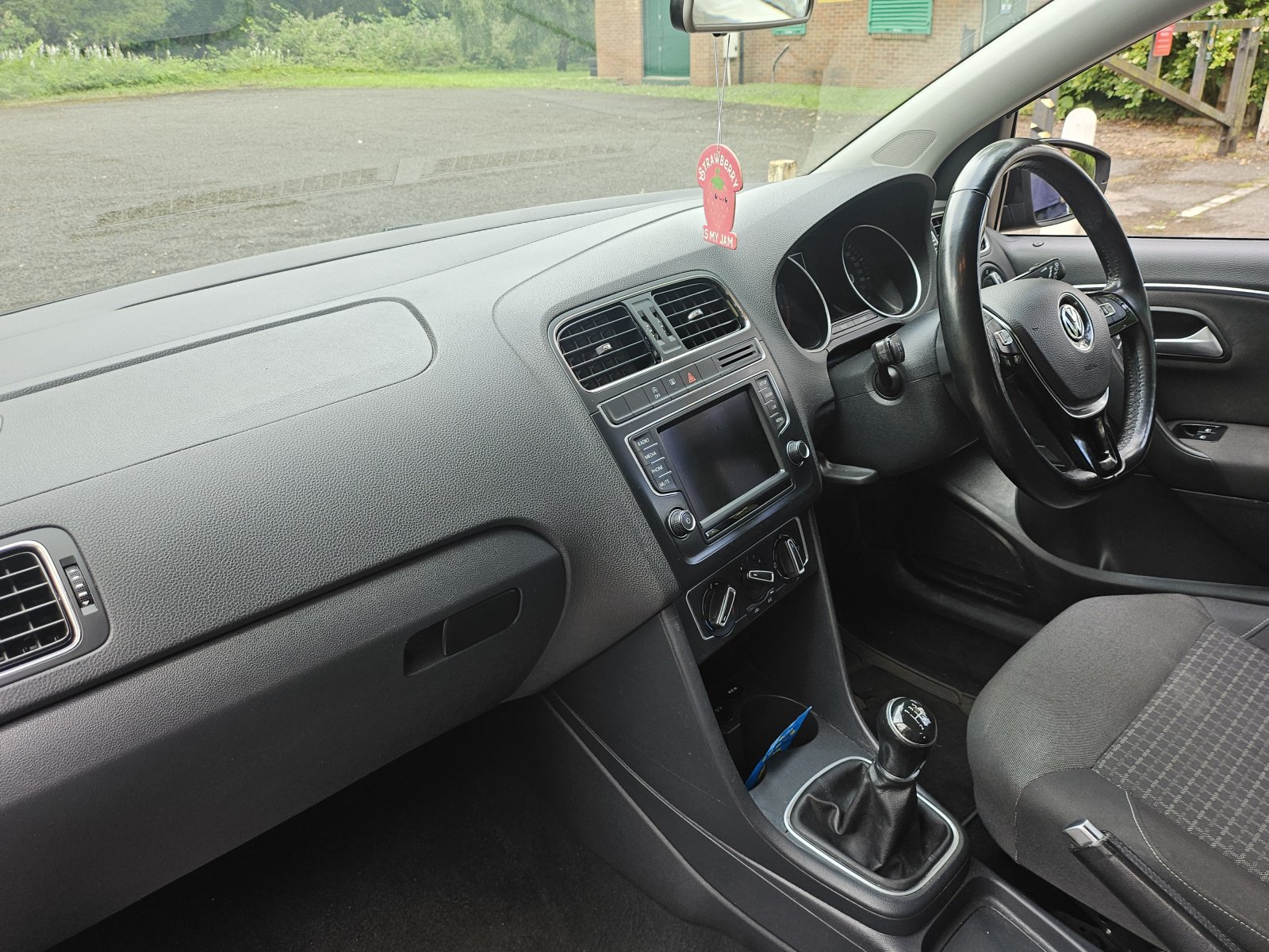 Volkswagen Polo - Image 10