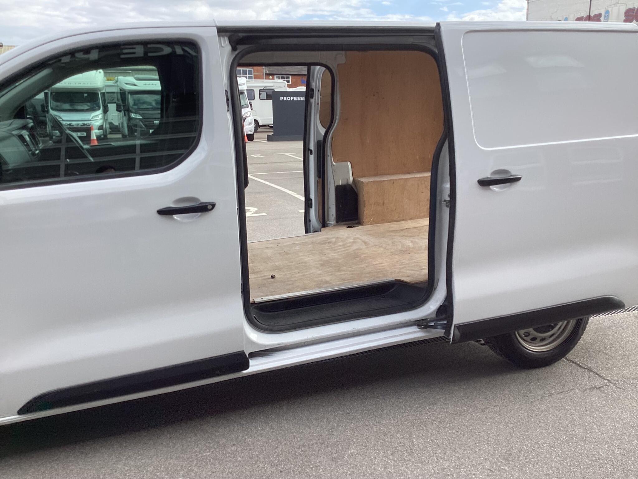 Peugeot Expert - Image 15