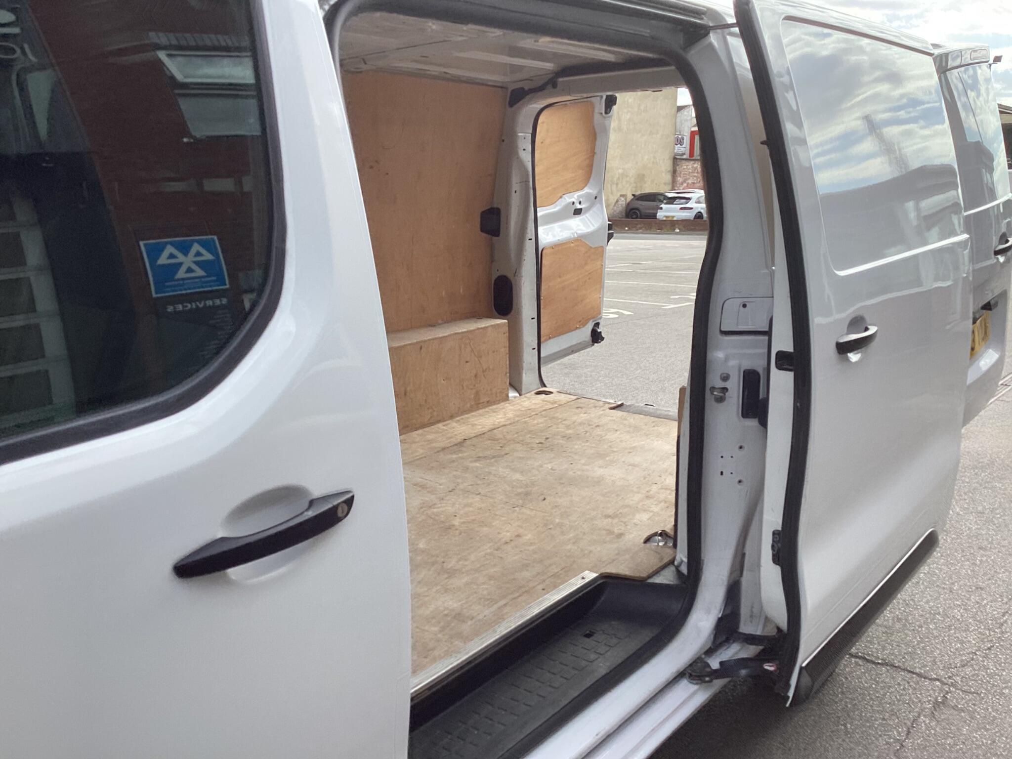 Peugeot Expert - Image 16
