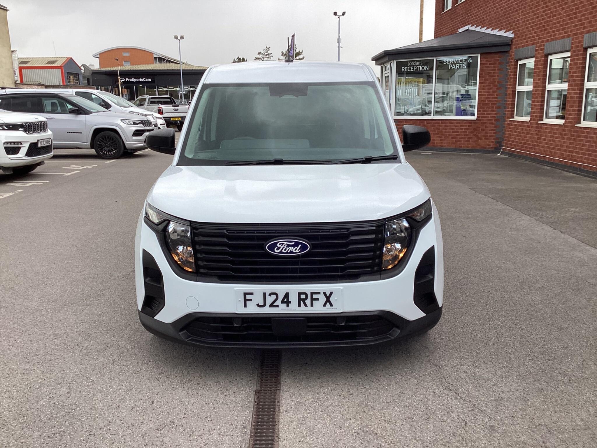Ford Transit Courier - Image 2