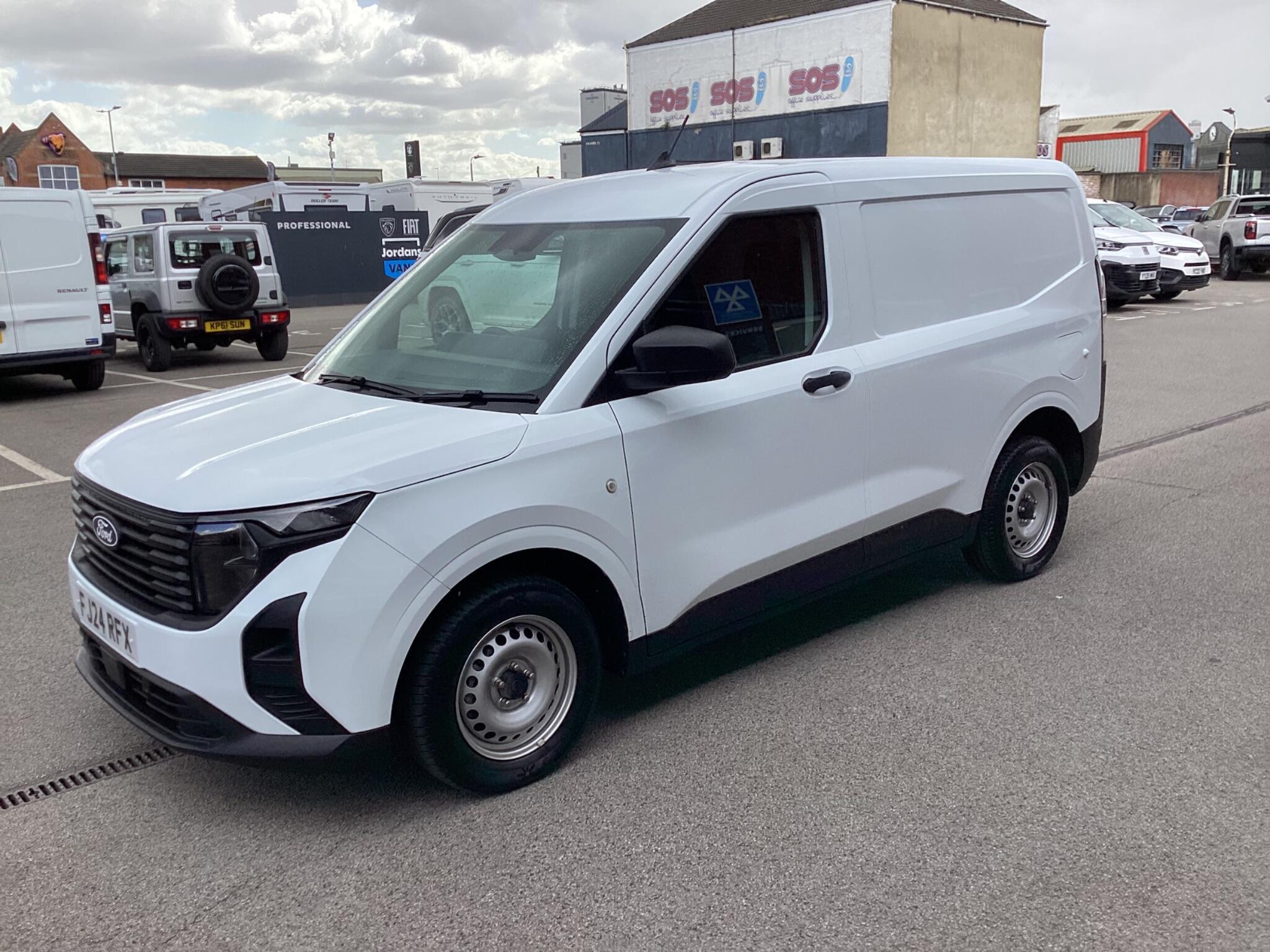 Ford Transit Courier - Image 3