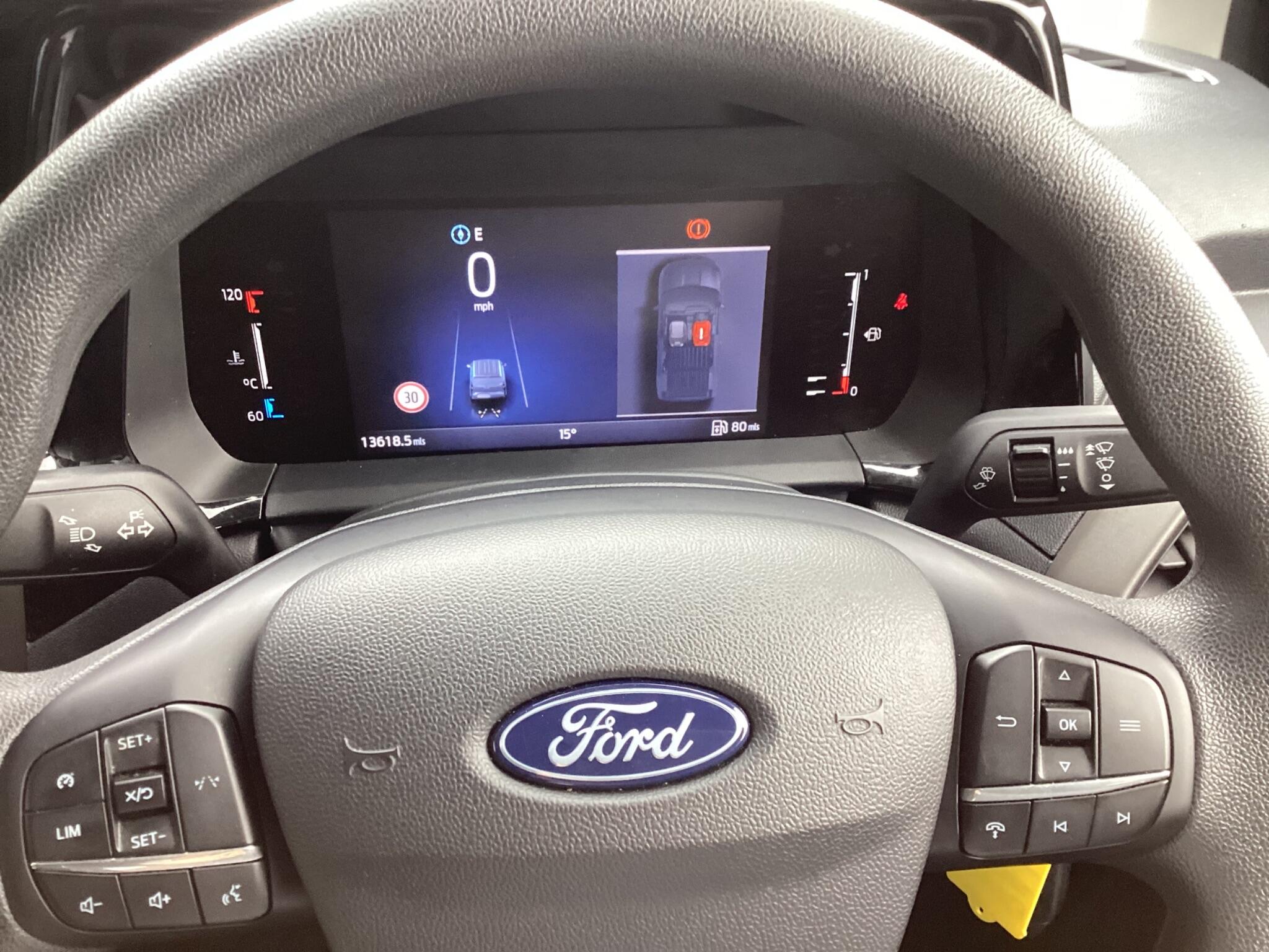 Ford Transit Courier - Image 17