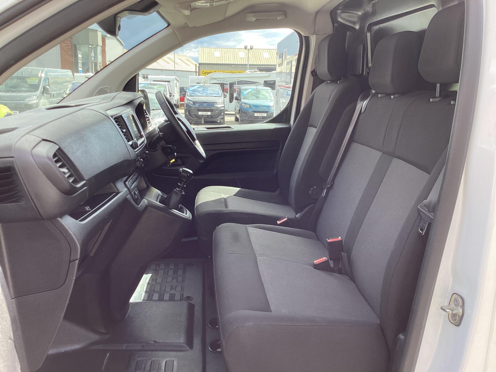 Citroen Dispatch - Image 17