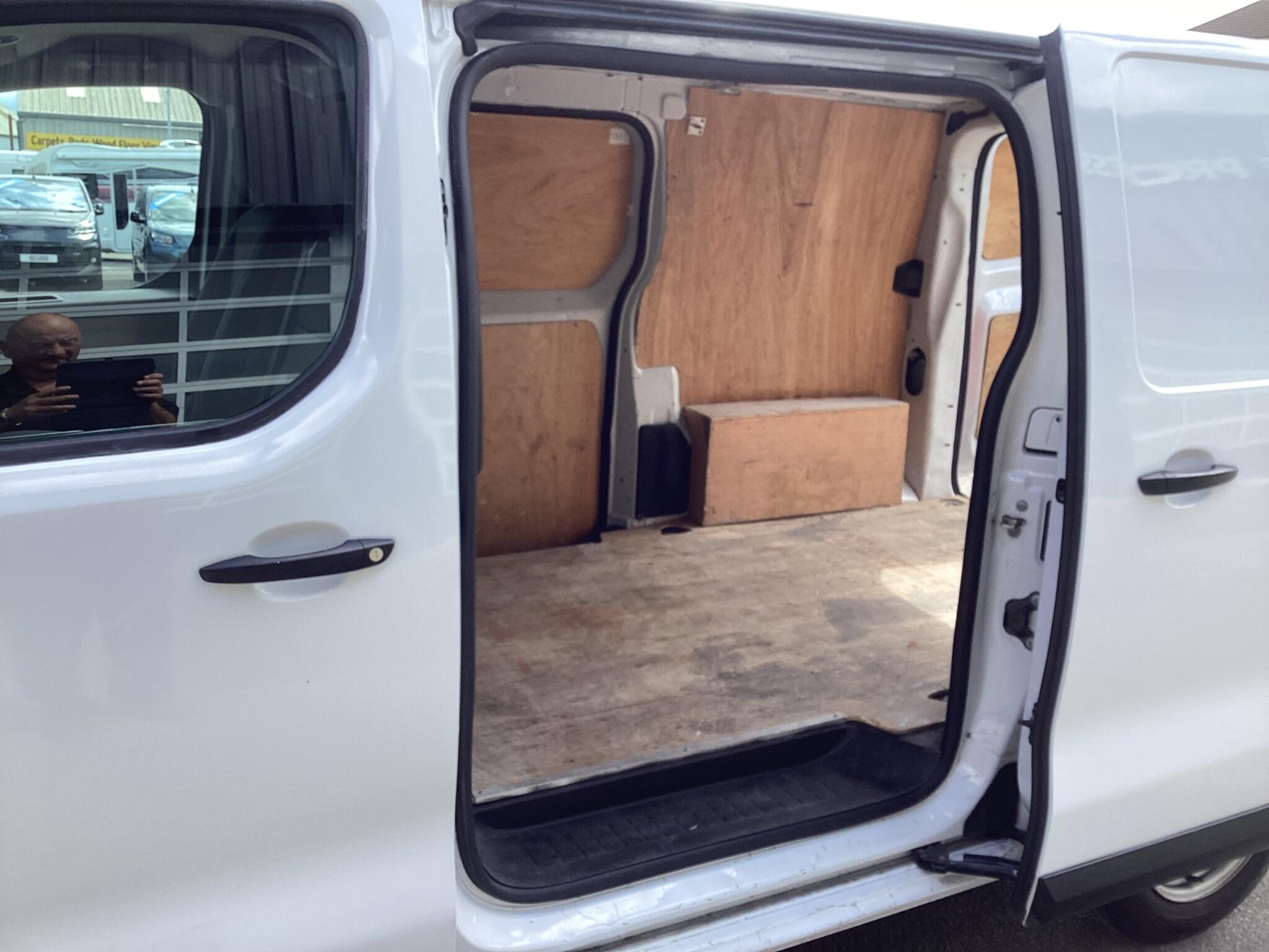 Citroen Dispatch - Image 19