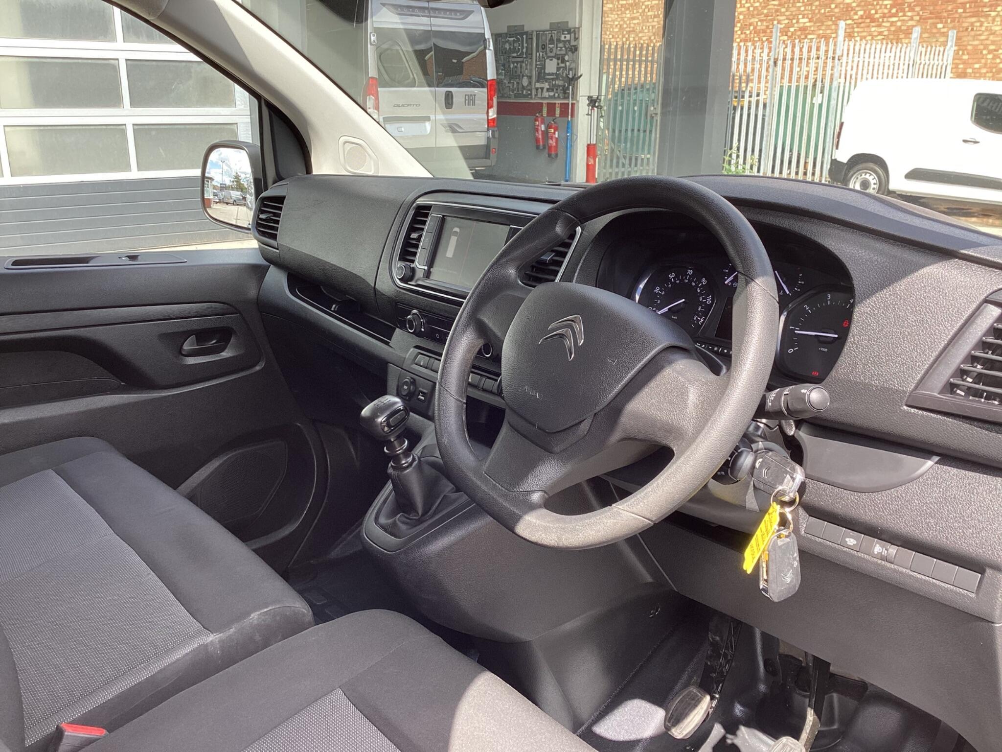 Citroen Dispatch - Image 20