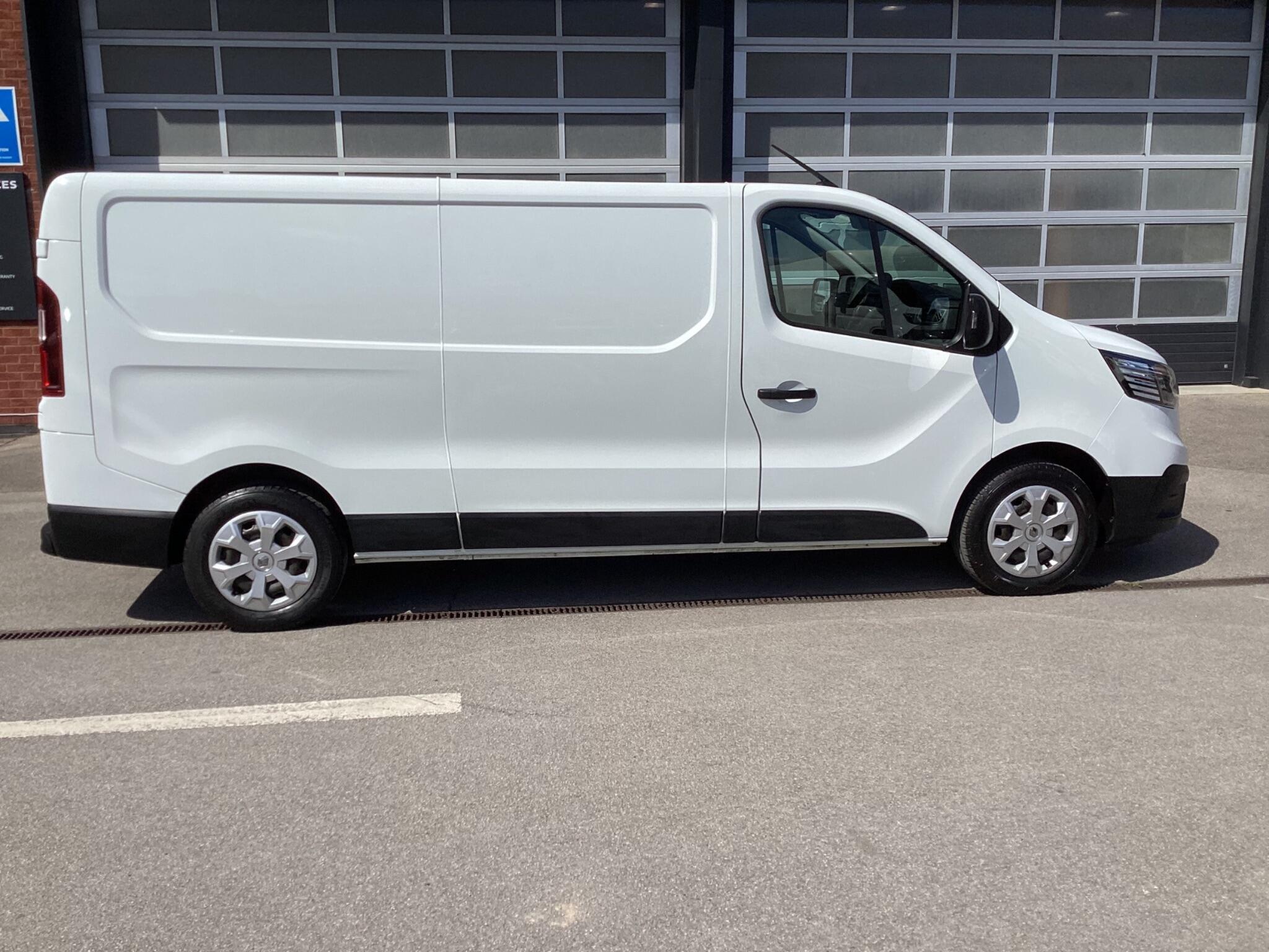 Renault Trafic - Image 8