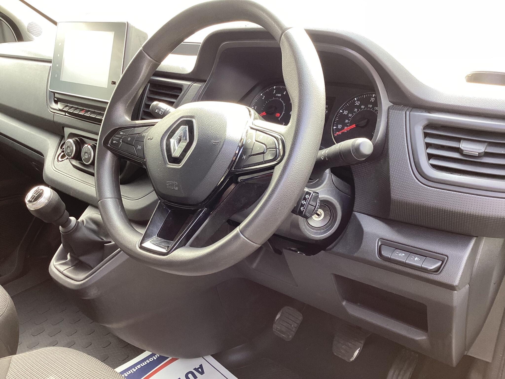 Renault Trafic - Image 16