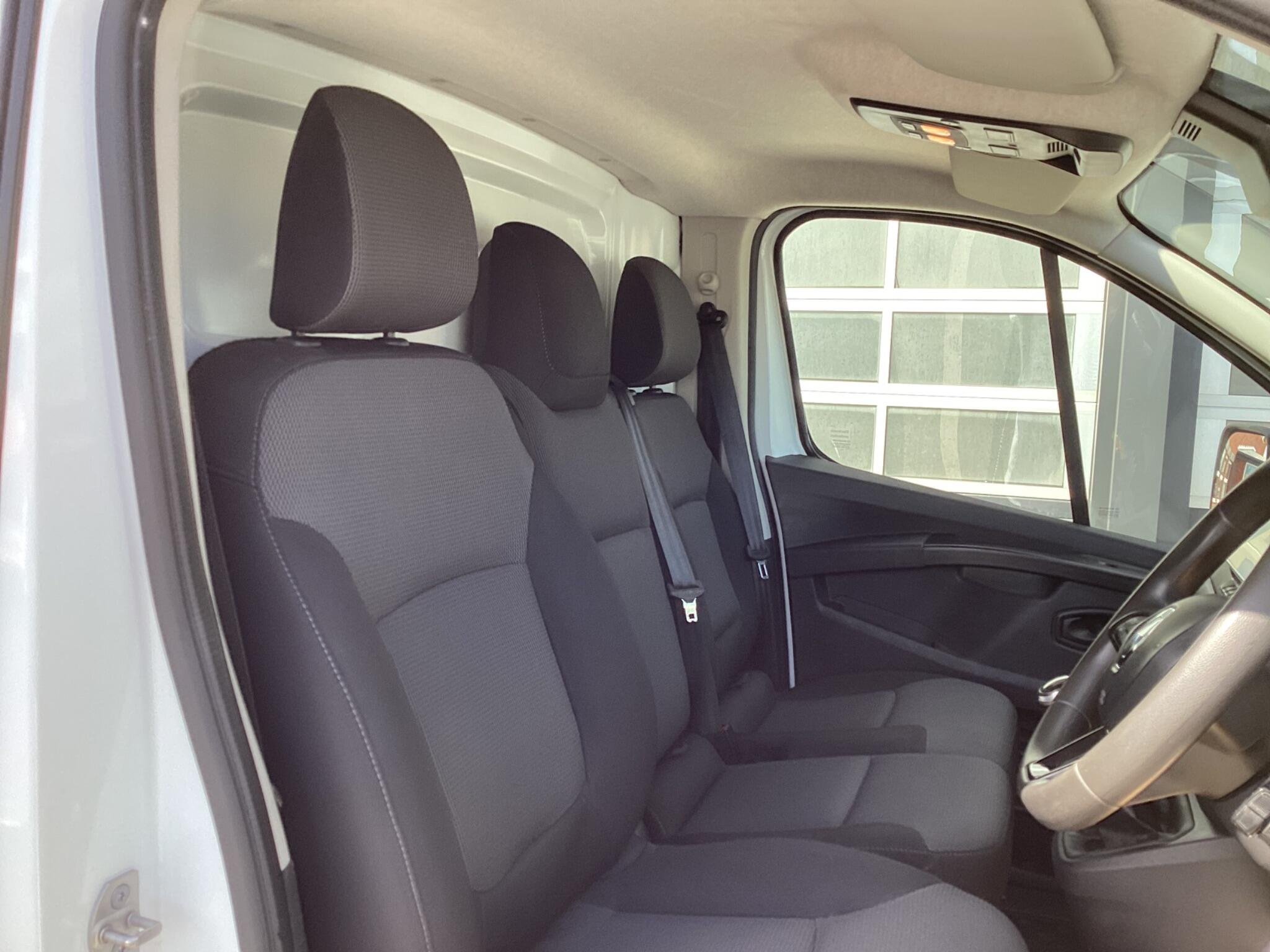Renault Trafic - Image 17