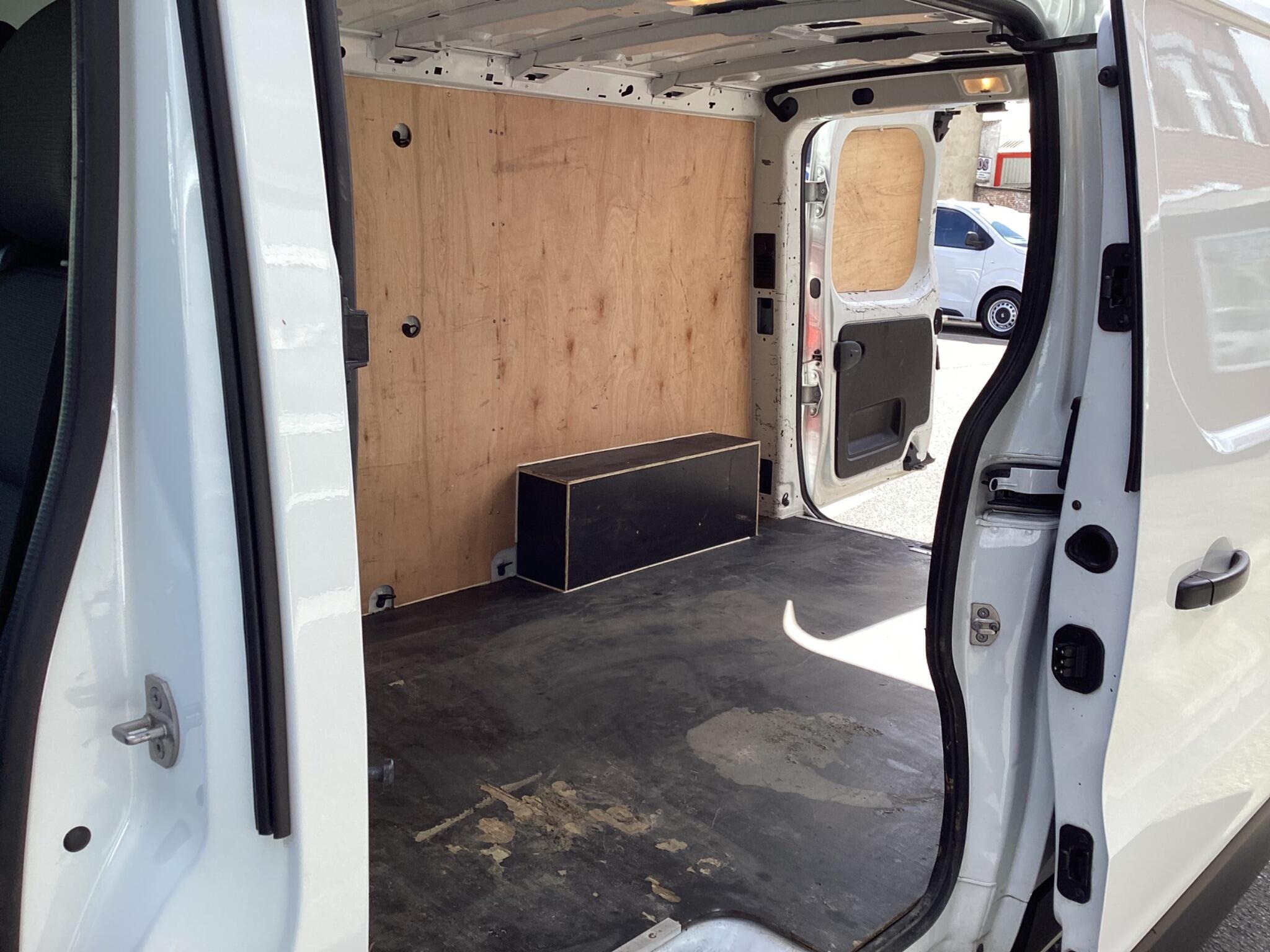 Renault Trafic - Image 18