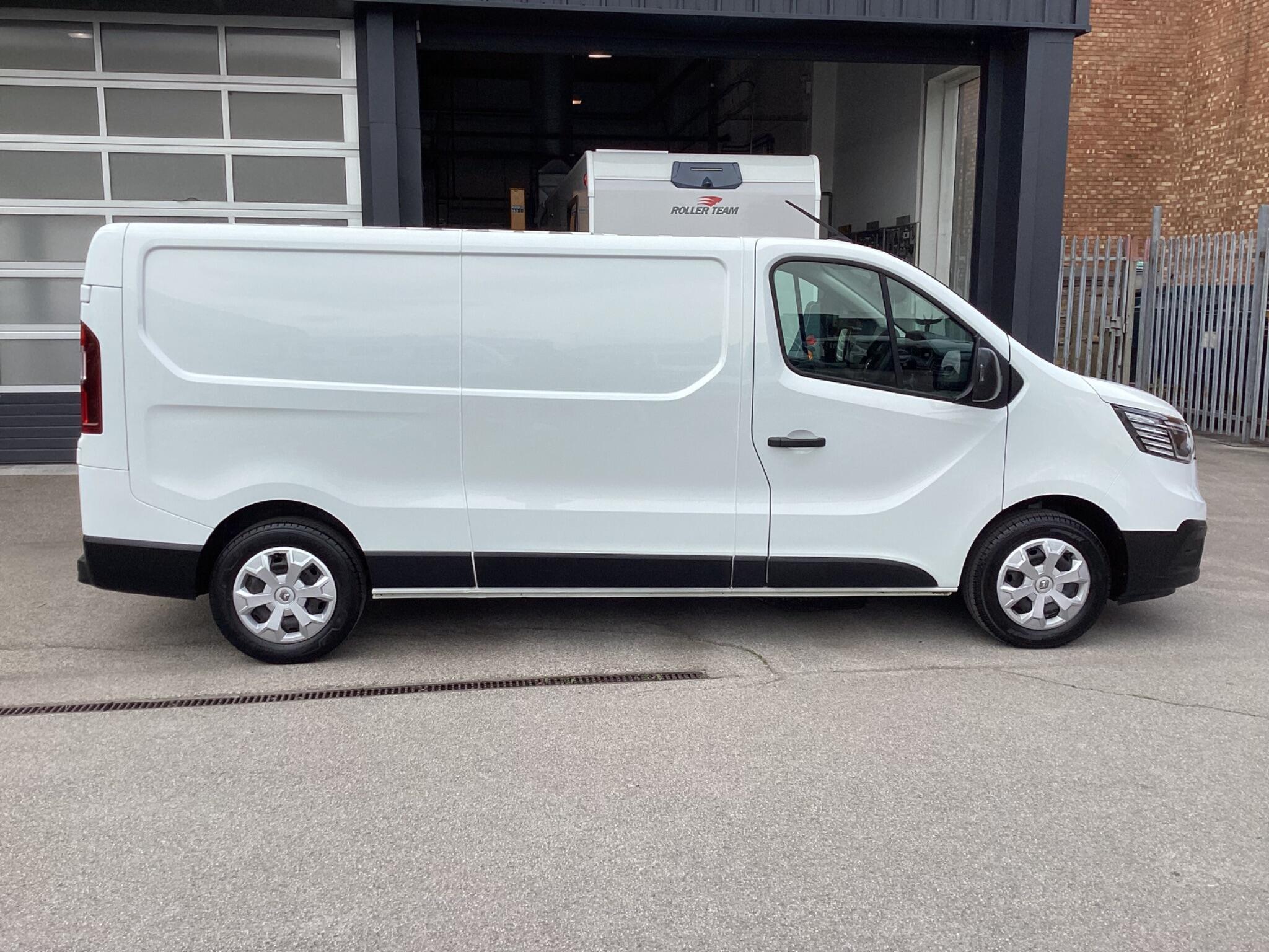 Renault Trafic - Image 8