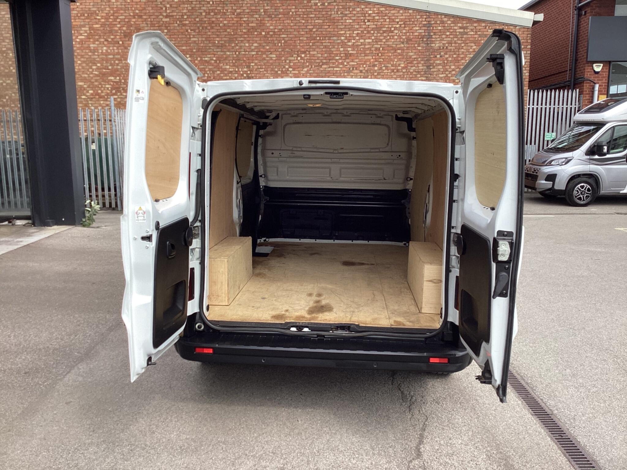 Renault Trafic - Image 9