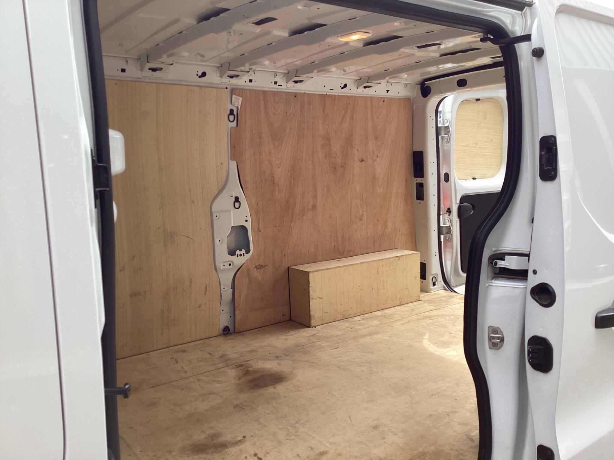Renault Trafic - Image 10