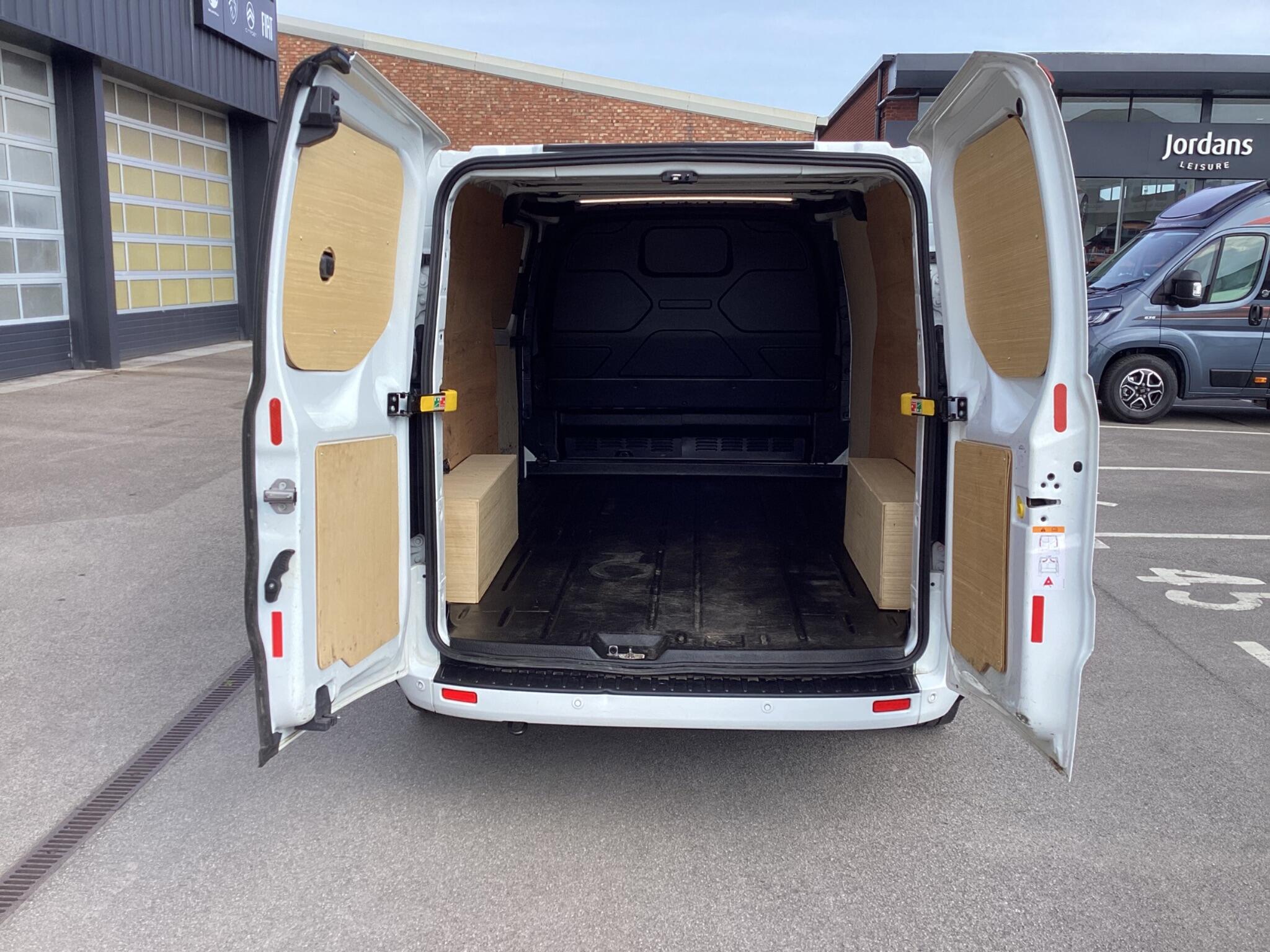 Ford Transit Custom - Image 13