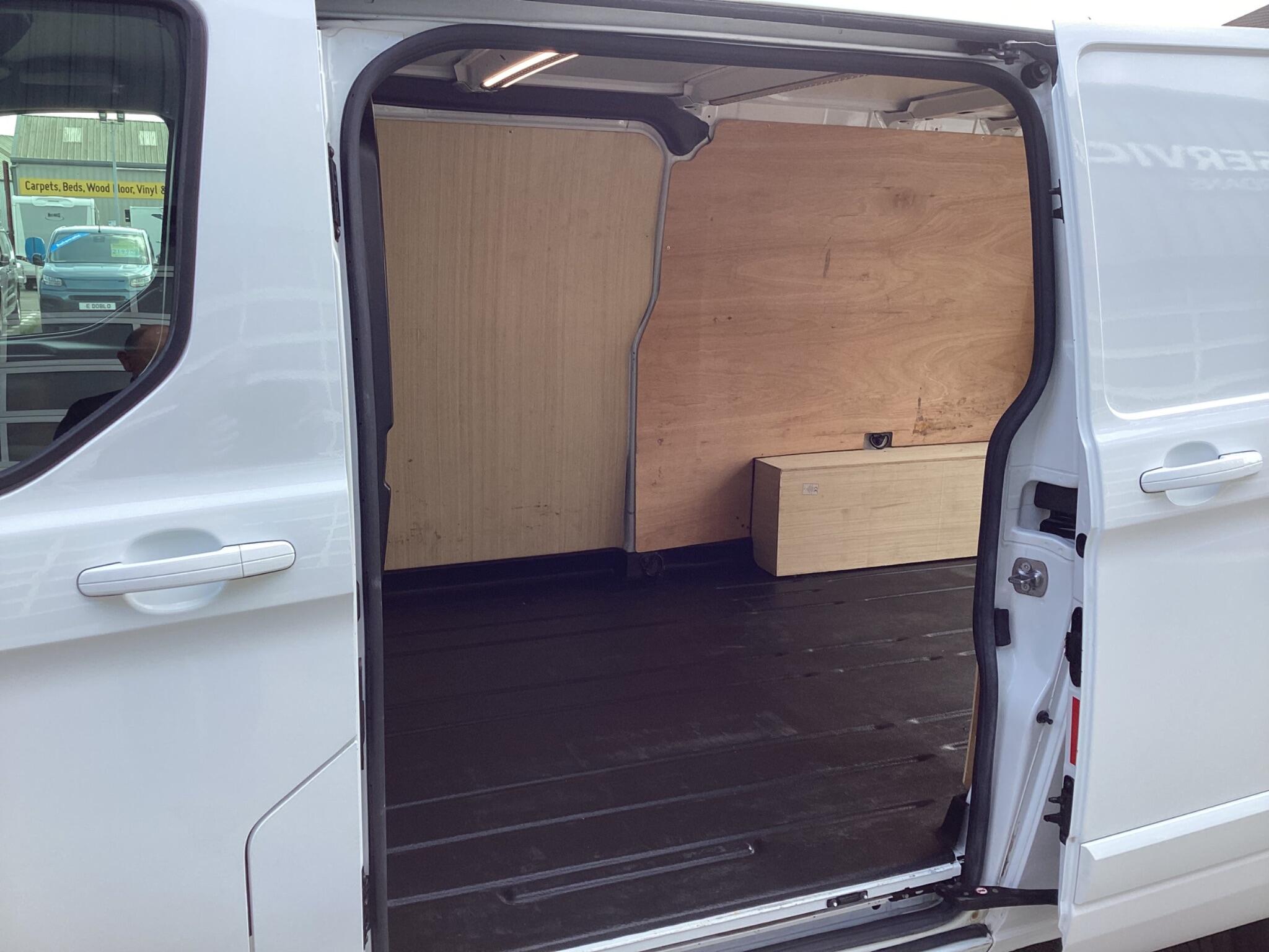 Ford Transit Custom - Image 14