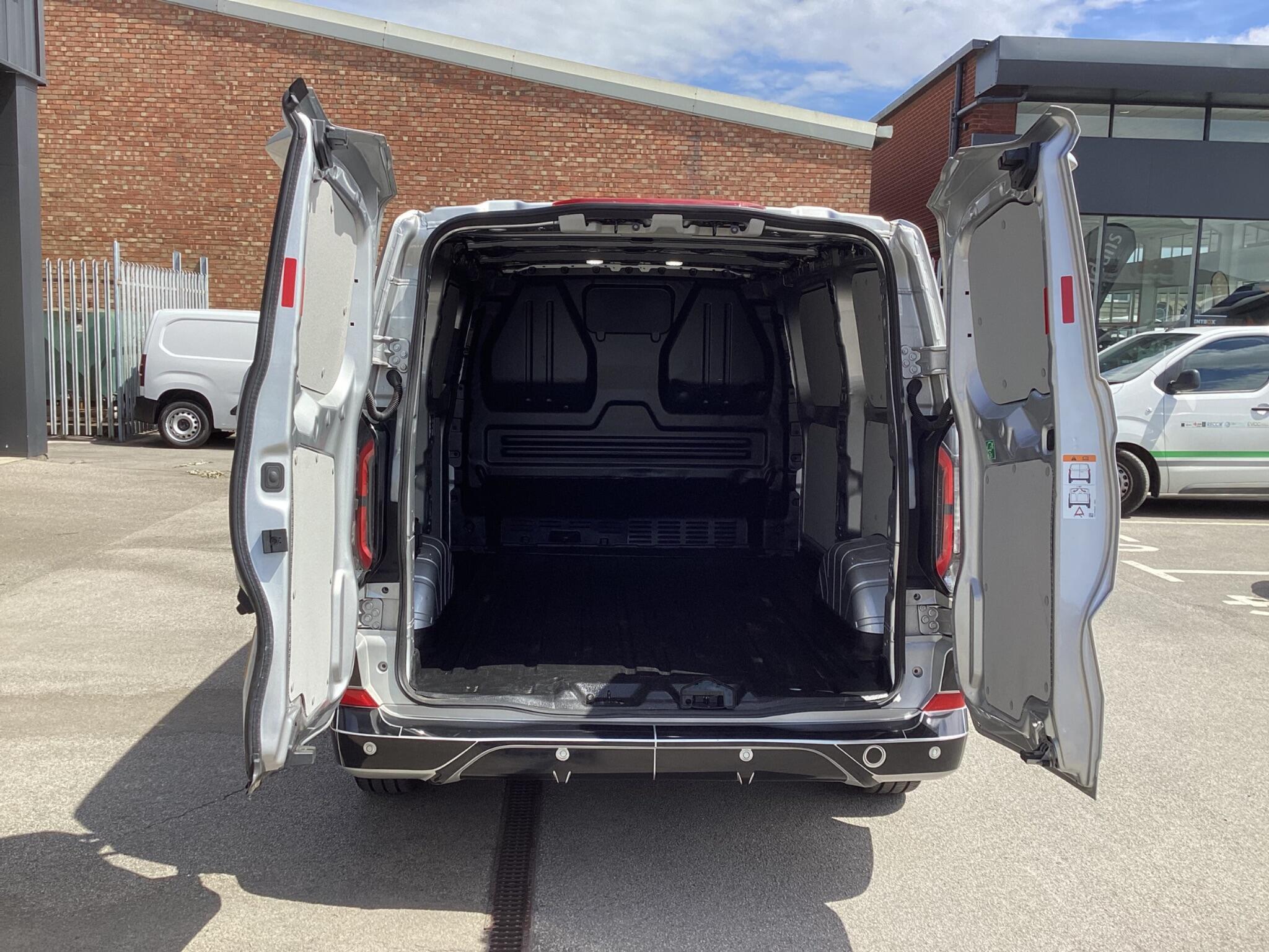 Ford Transit Custom - Image 13