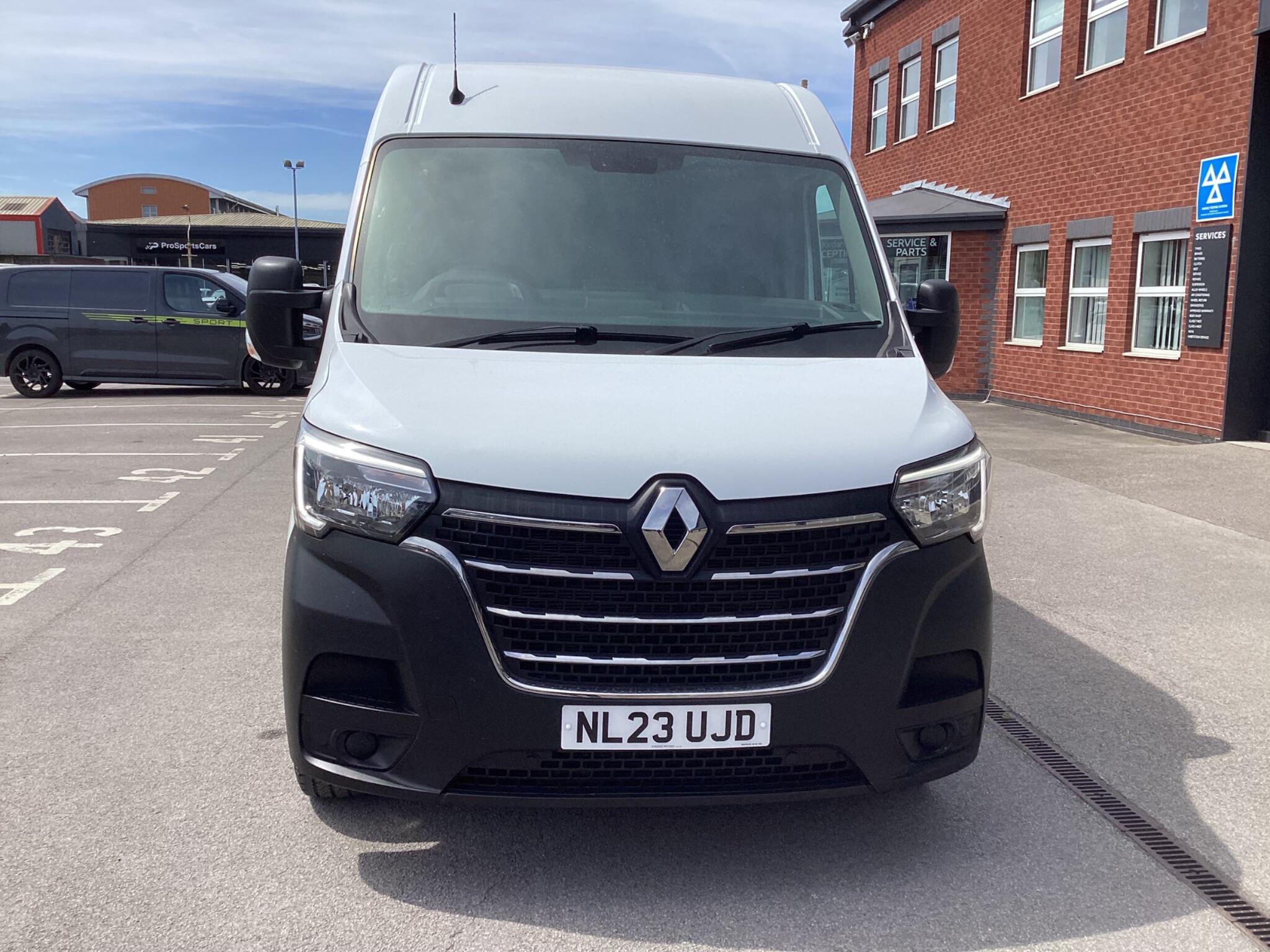 Renault Master - Image 2