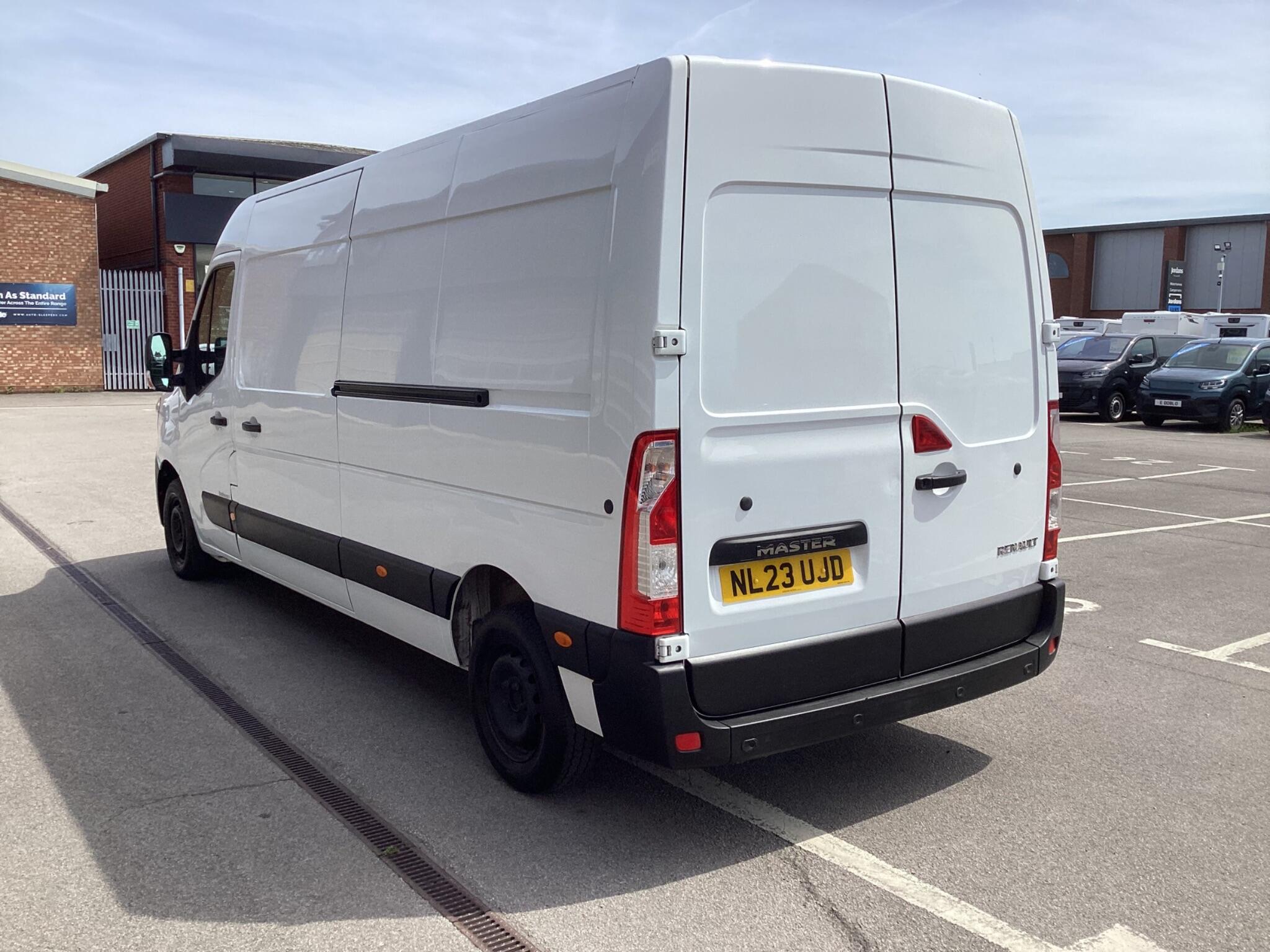 Renault Master - Image 5