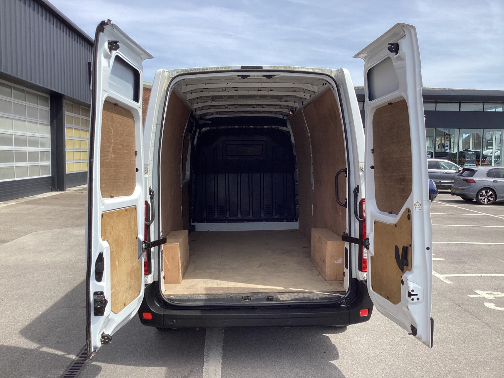 Renault Master - Image 9