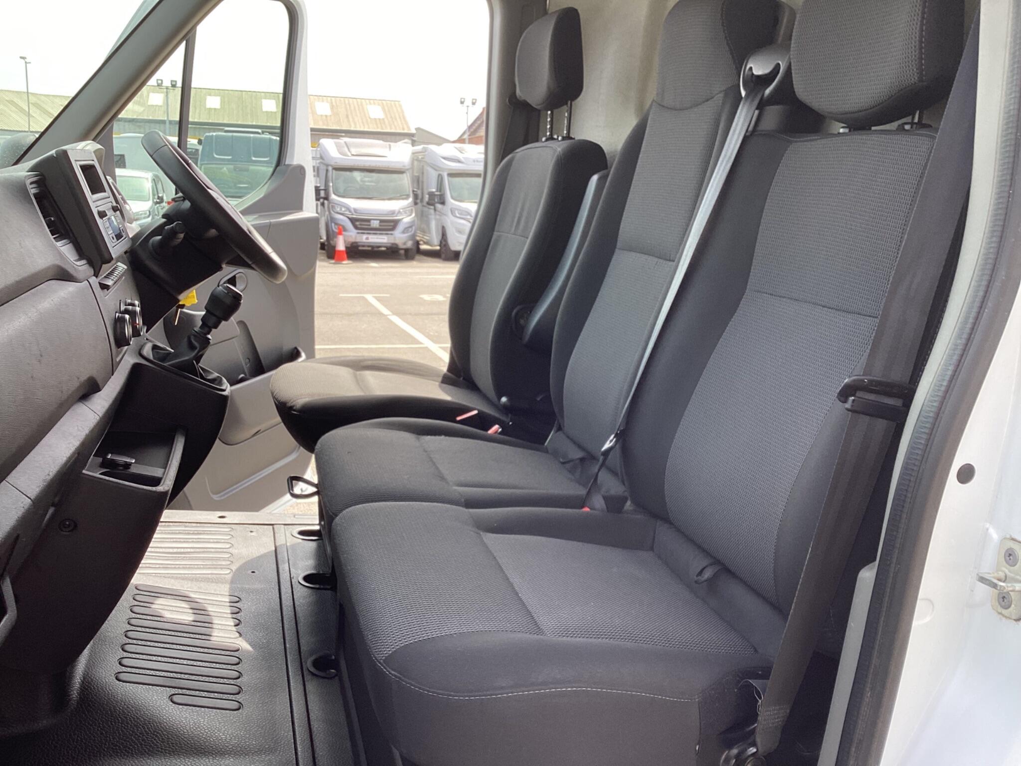 Renault Master - Image 12