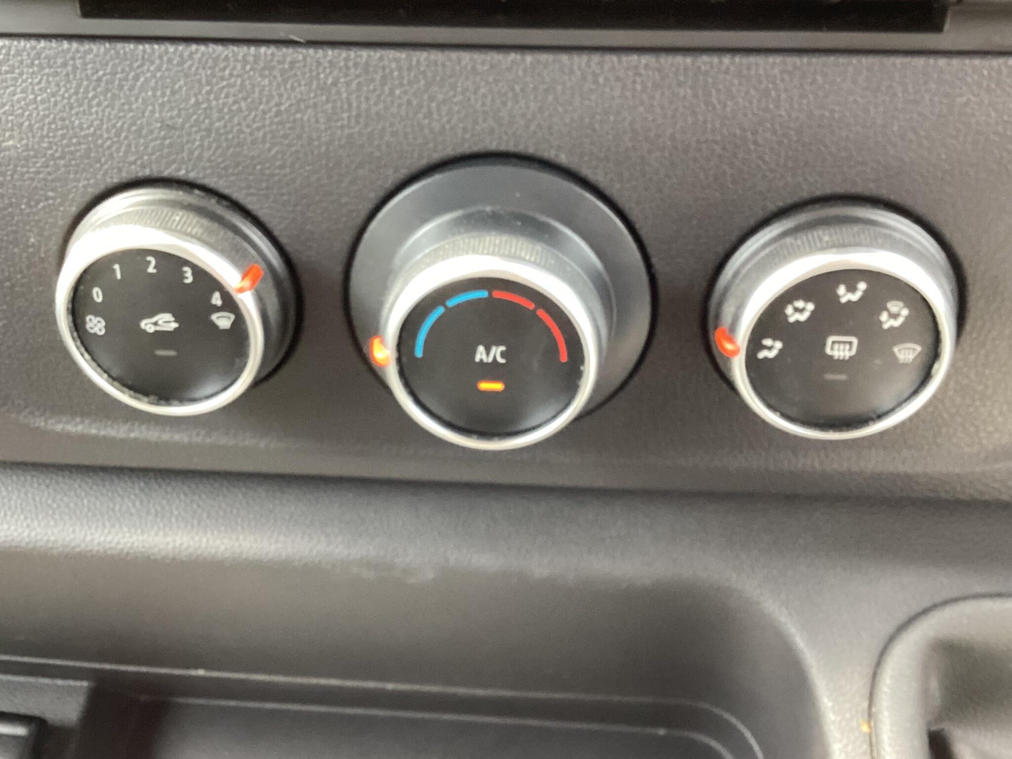Renault Master - Image 20