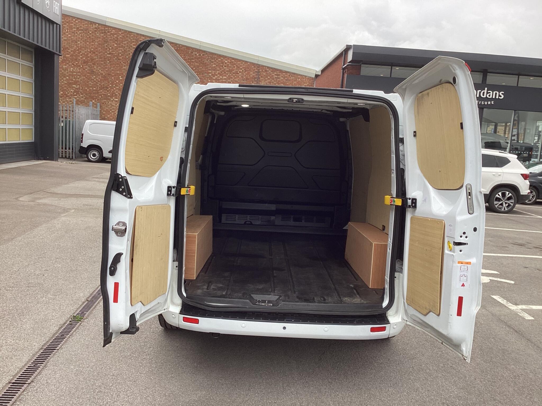 Ford Transit Custom - Image 13