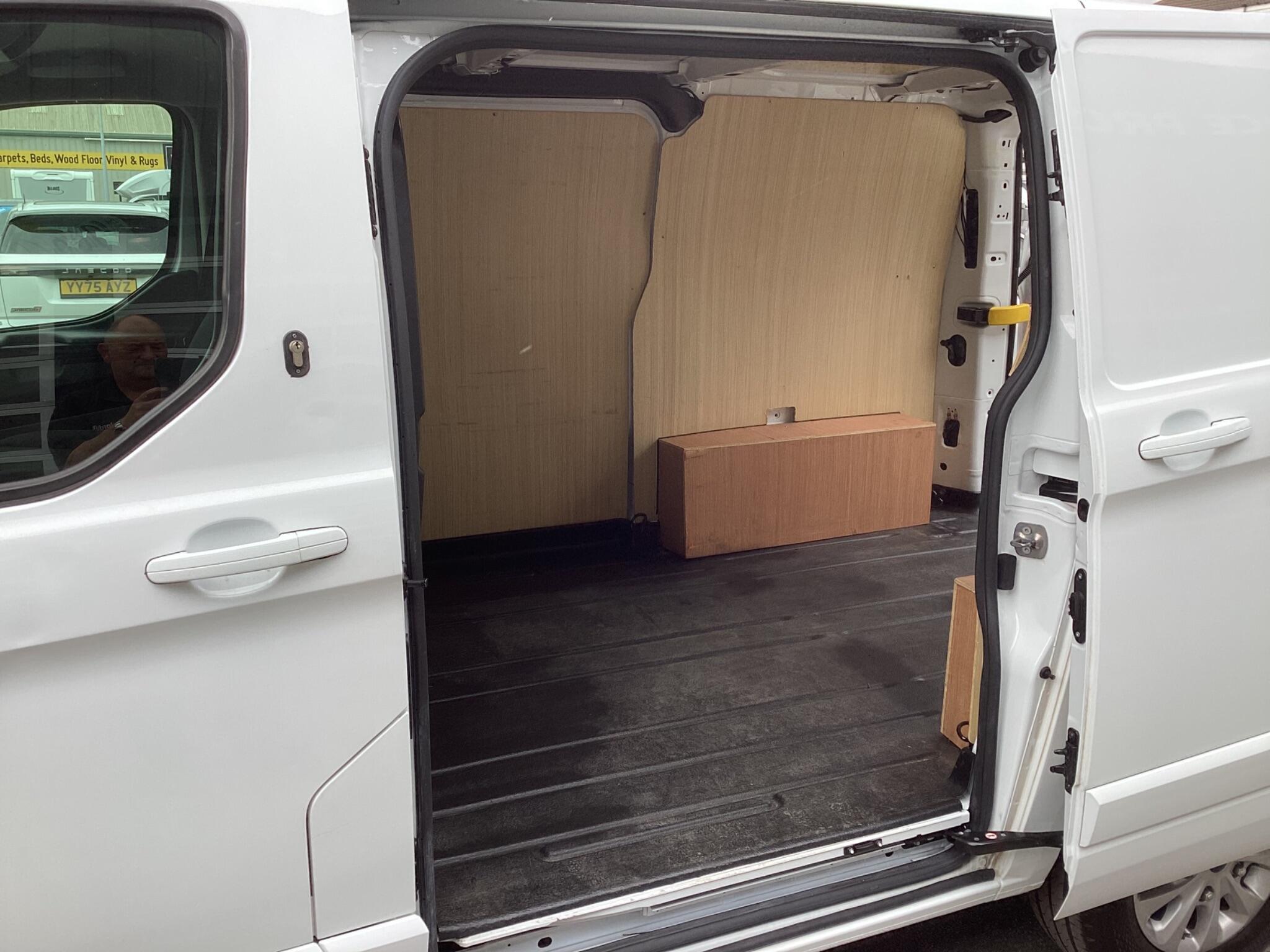 Ford Transit Custom - Image 15