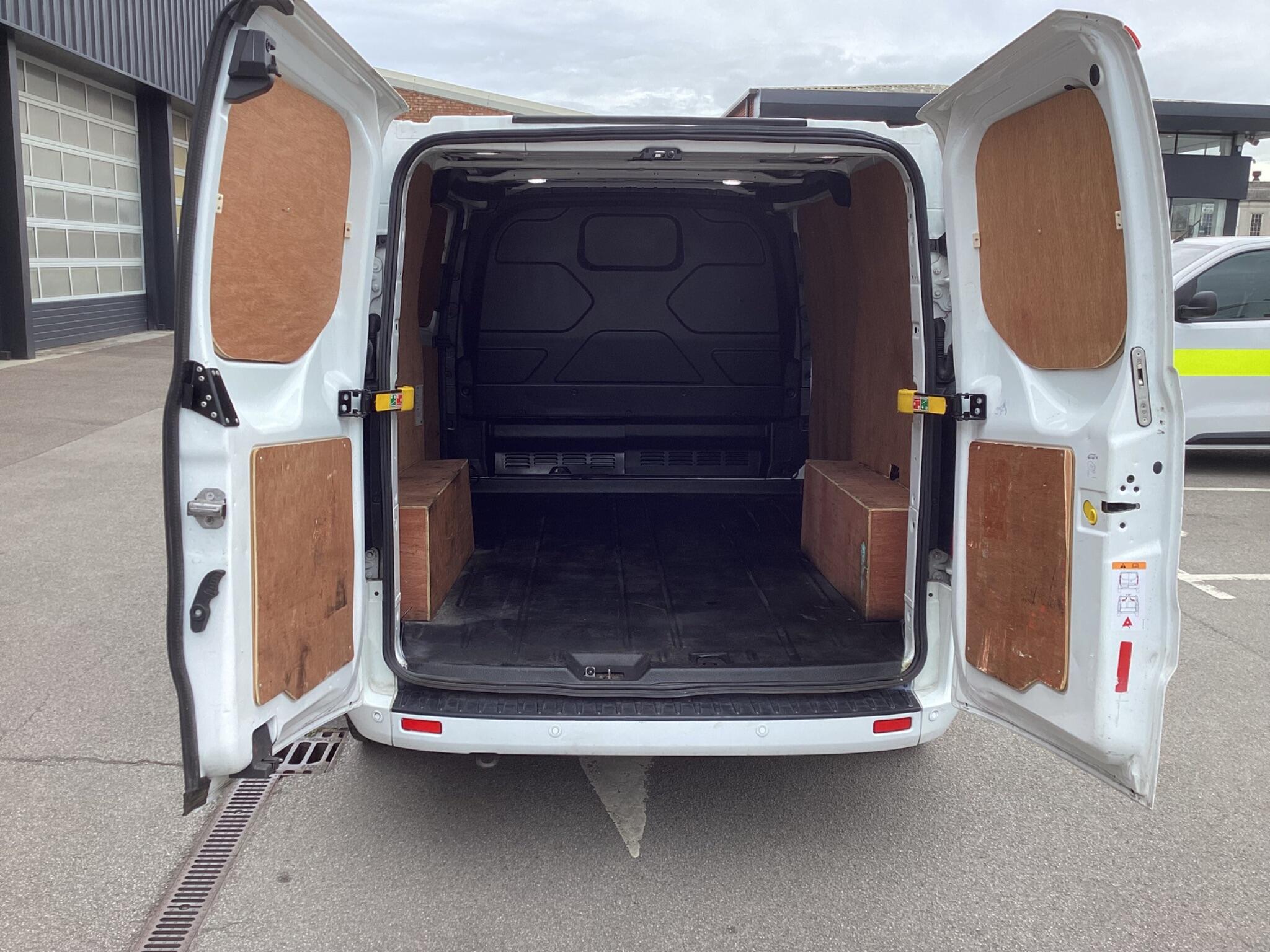 Ford Transit Custom - Image 9