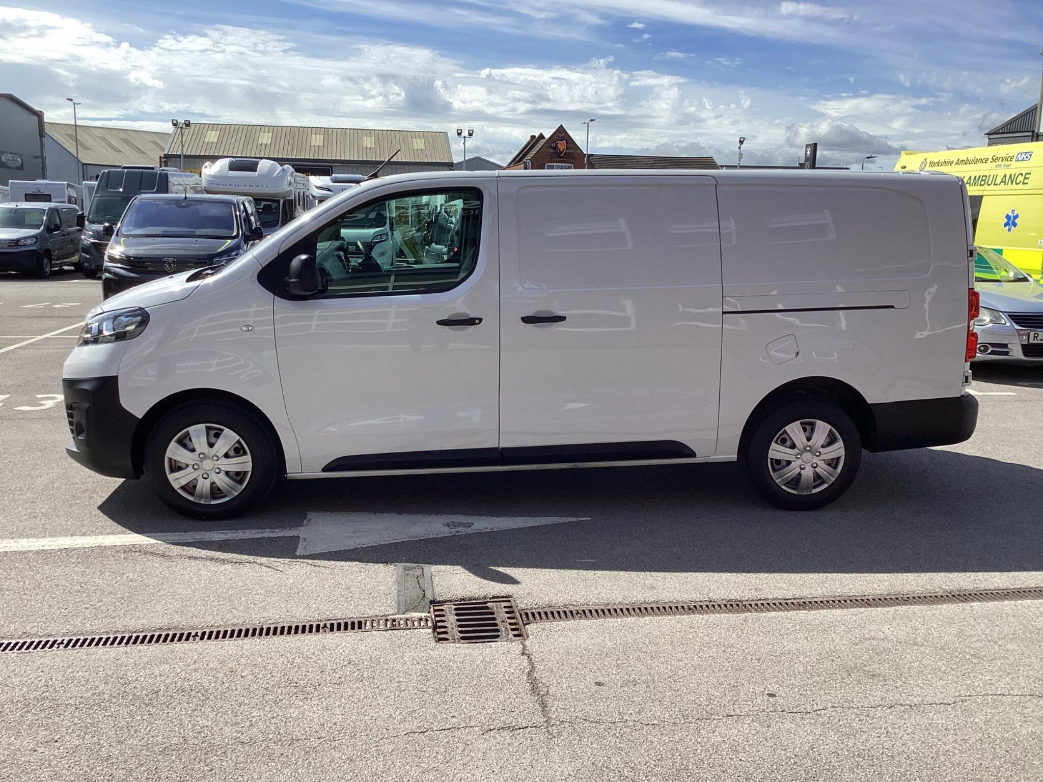 Vauxhall Vivaro - Image 4
