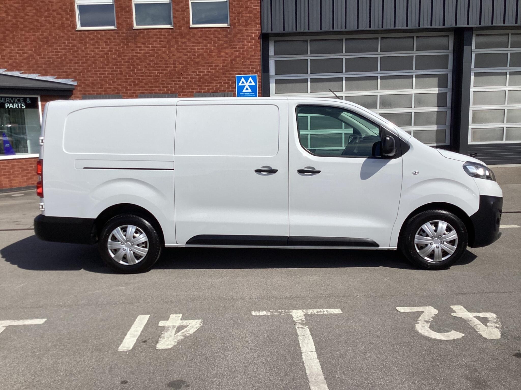 Vauxhall Vivaro - Image 8