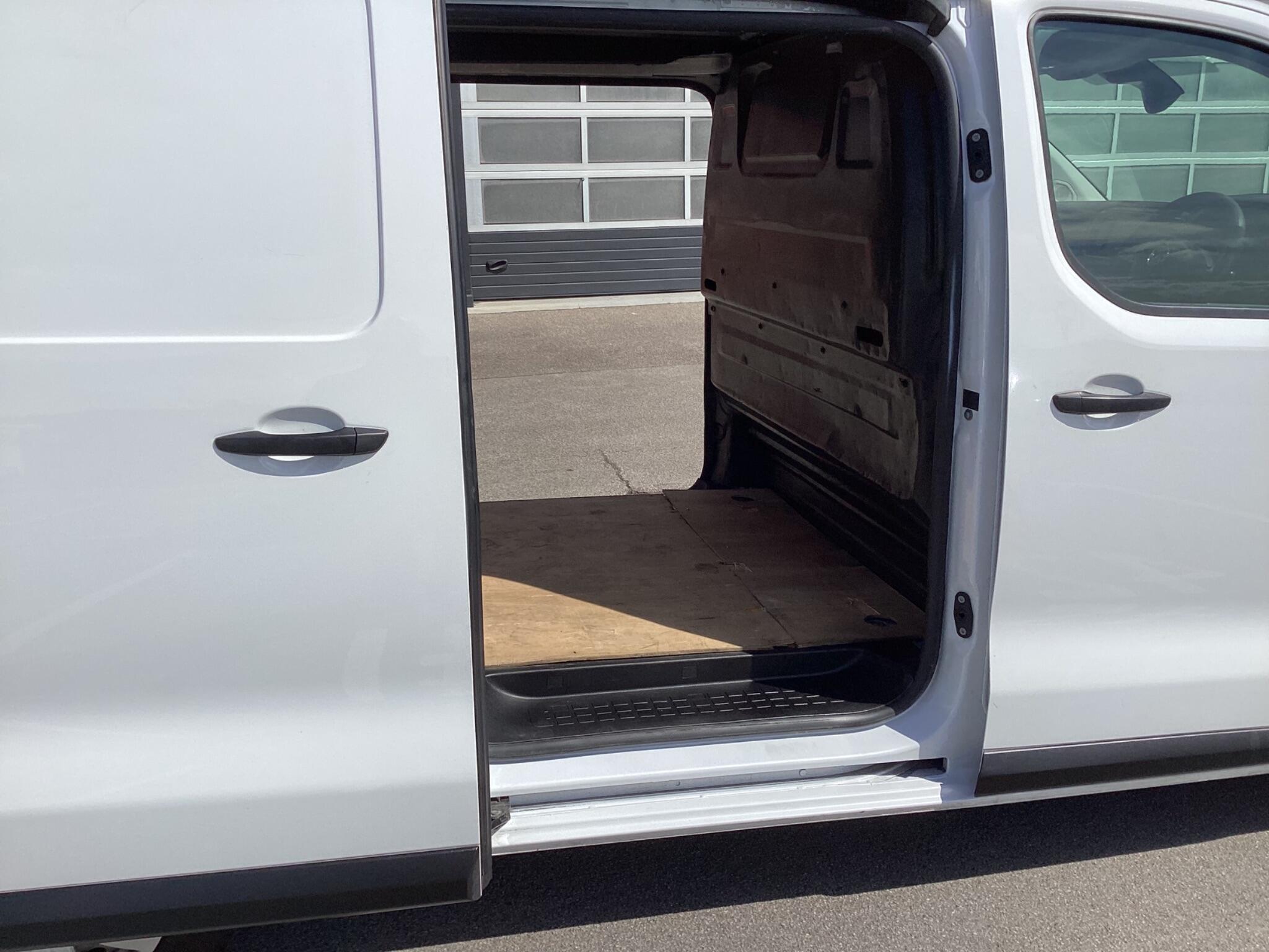 Vauxhall Vivaro - Image 18