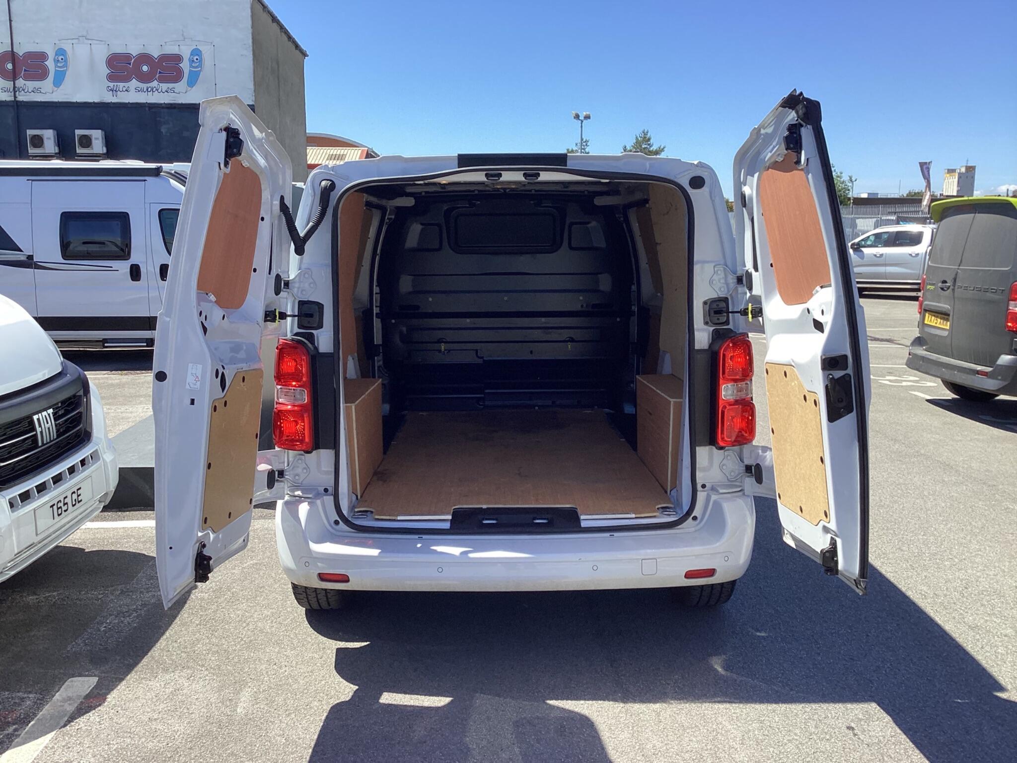 Vauxhall Vivaro - Image 2