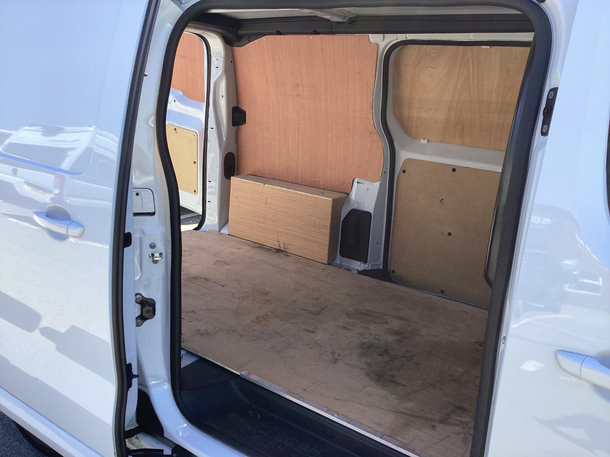 Vauxhall Vivaro - Image 8