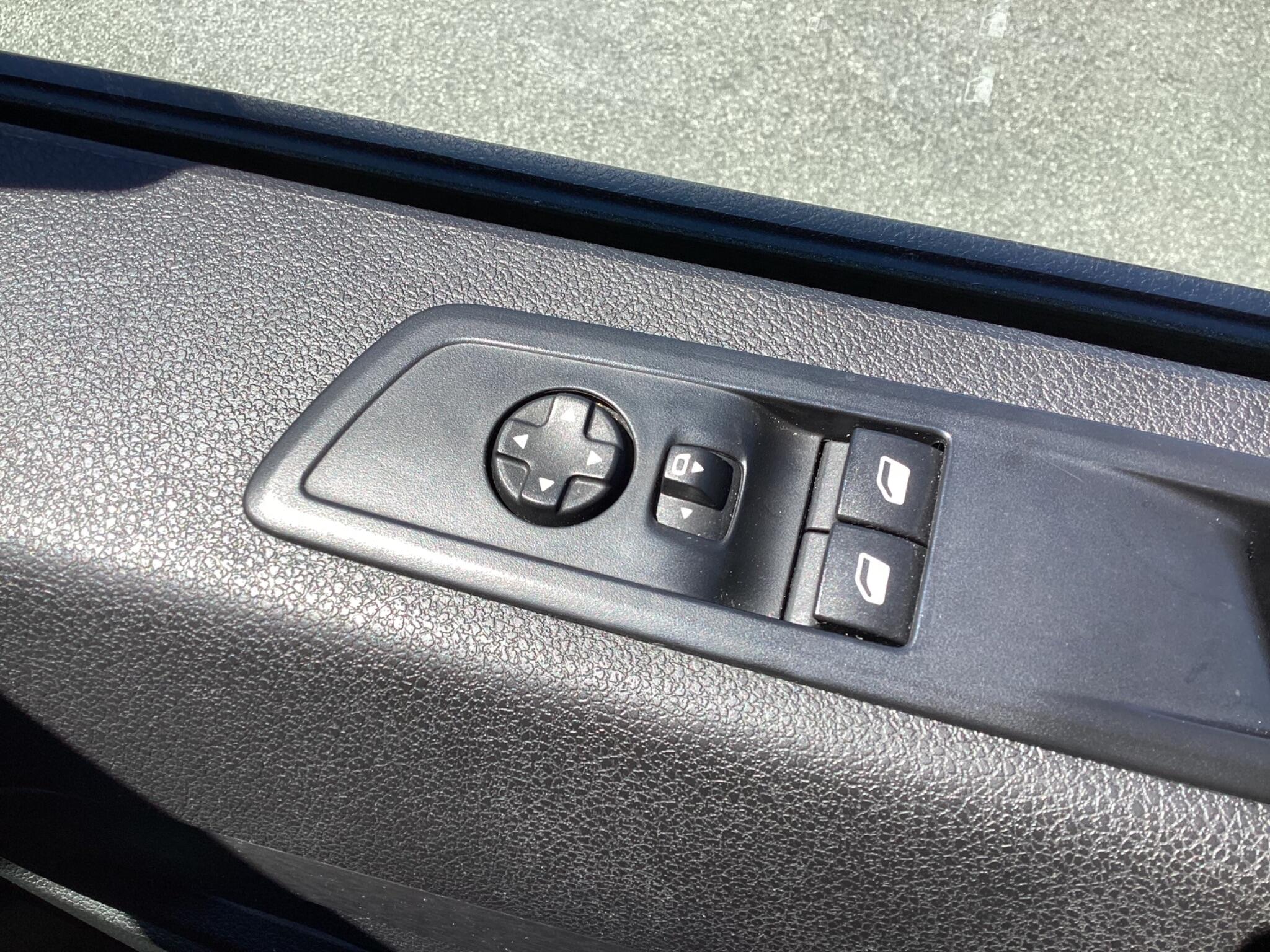 Vauxhall Vivaro - Image 10