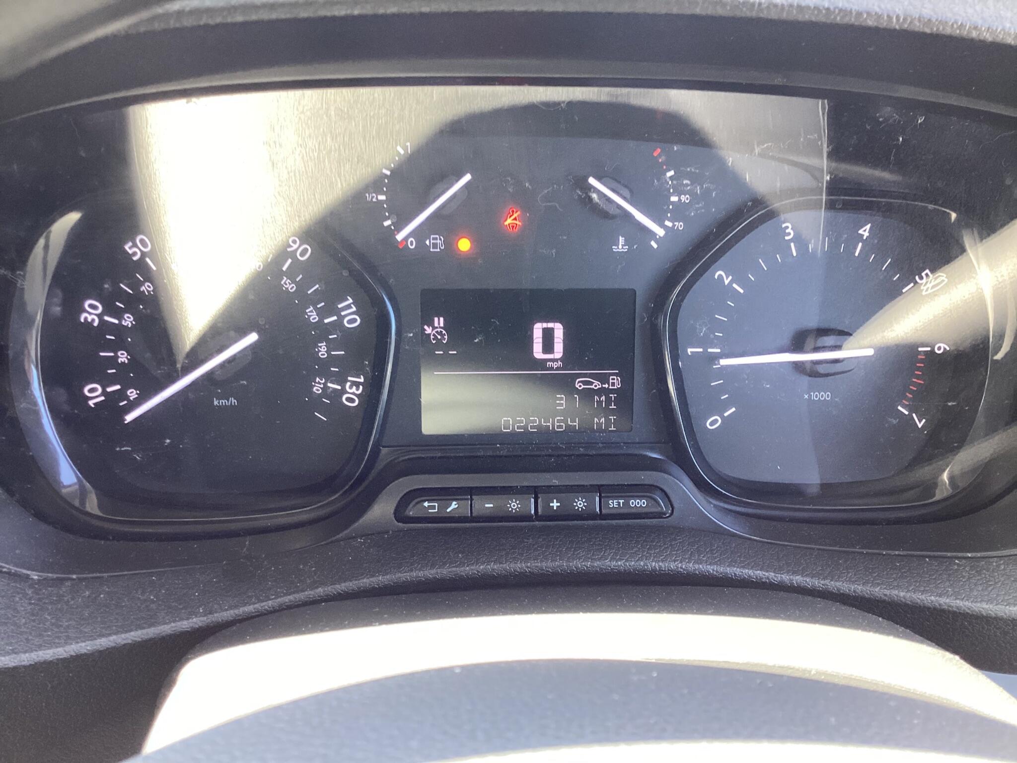 Vauxhall Vivaro - Image 12