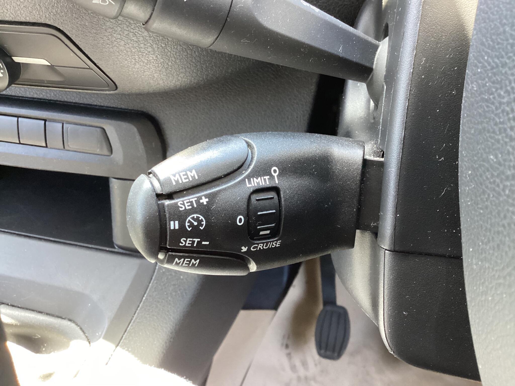 Vauxhall Vivaro - Image 14
