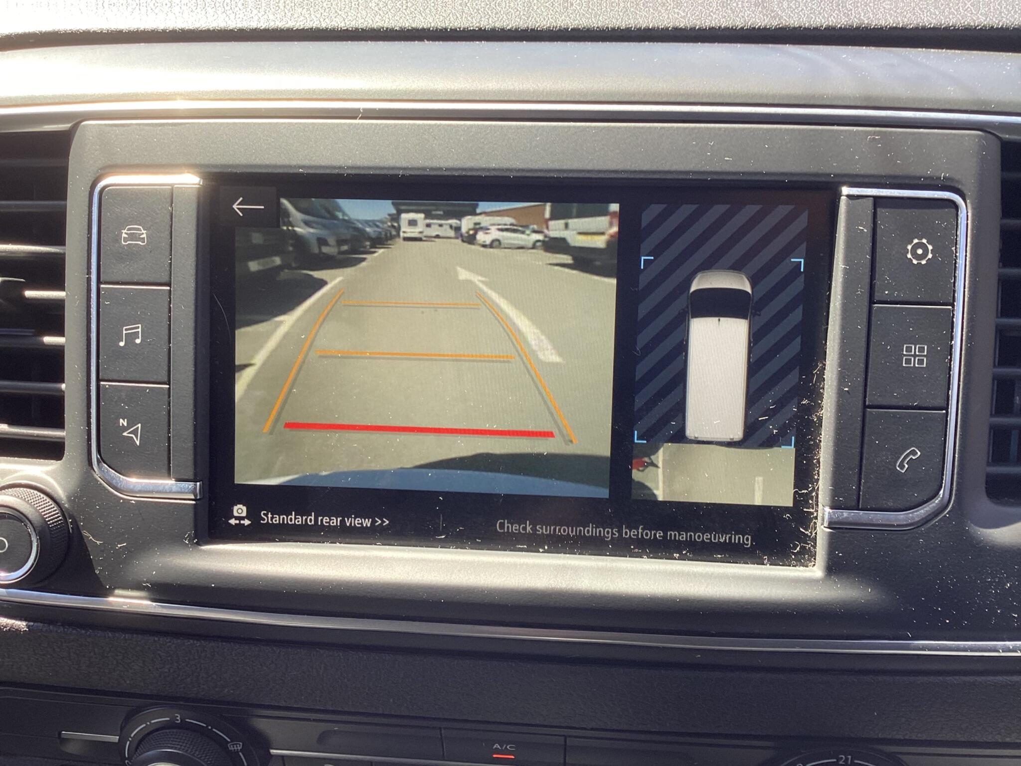 Vauxhall Vivaro - Image 19