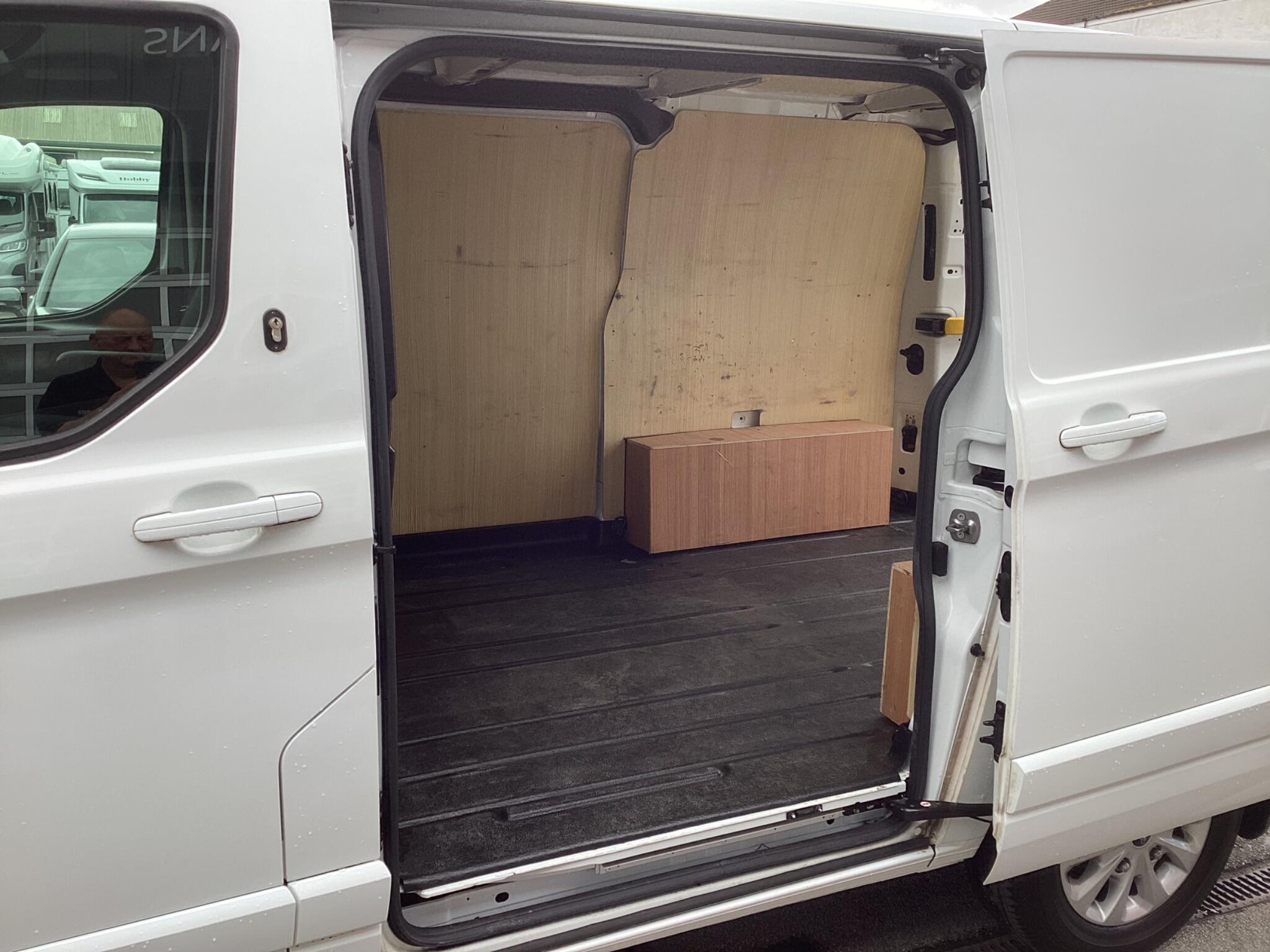 Ford Transit Custom - Image 15