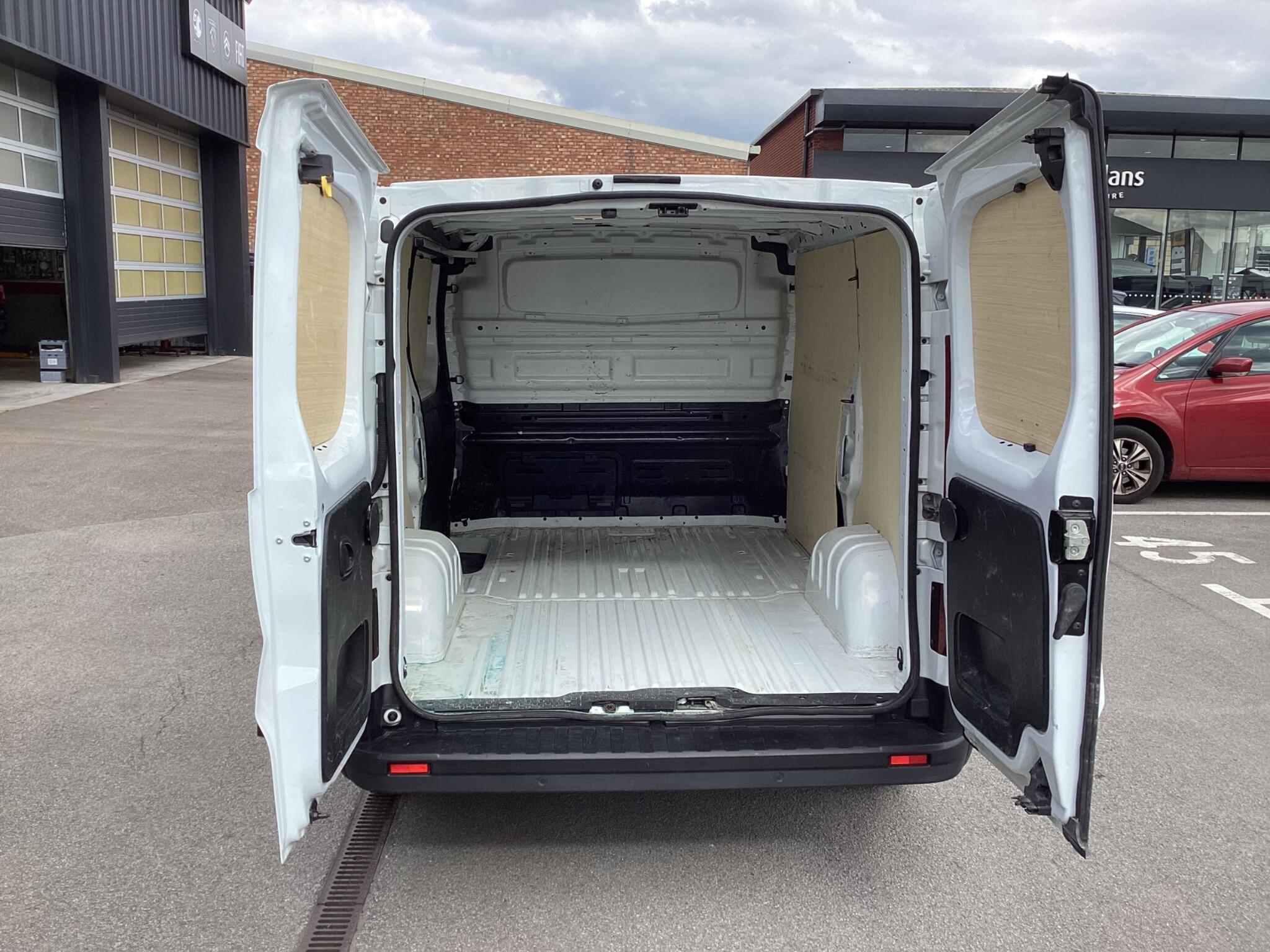 Renault Trafic - Image 9