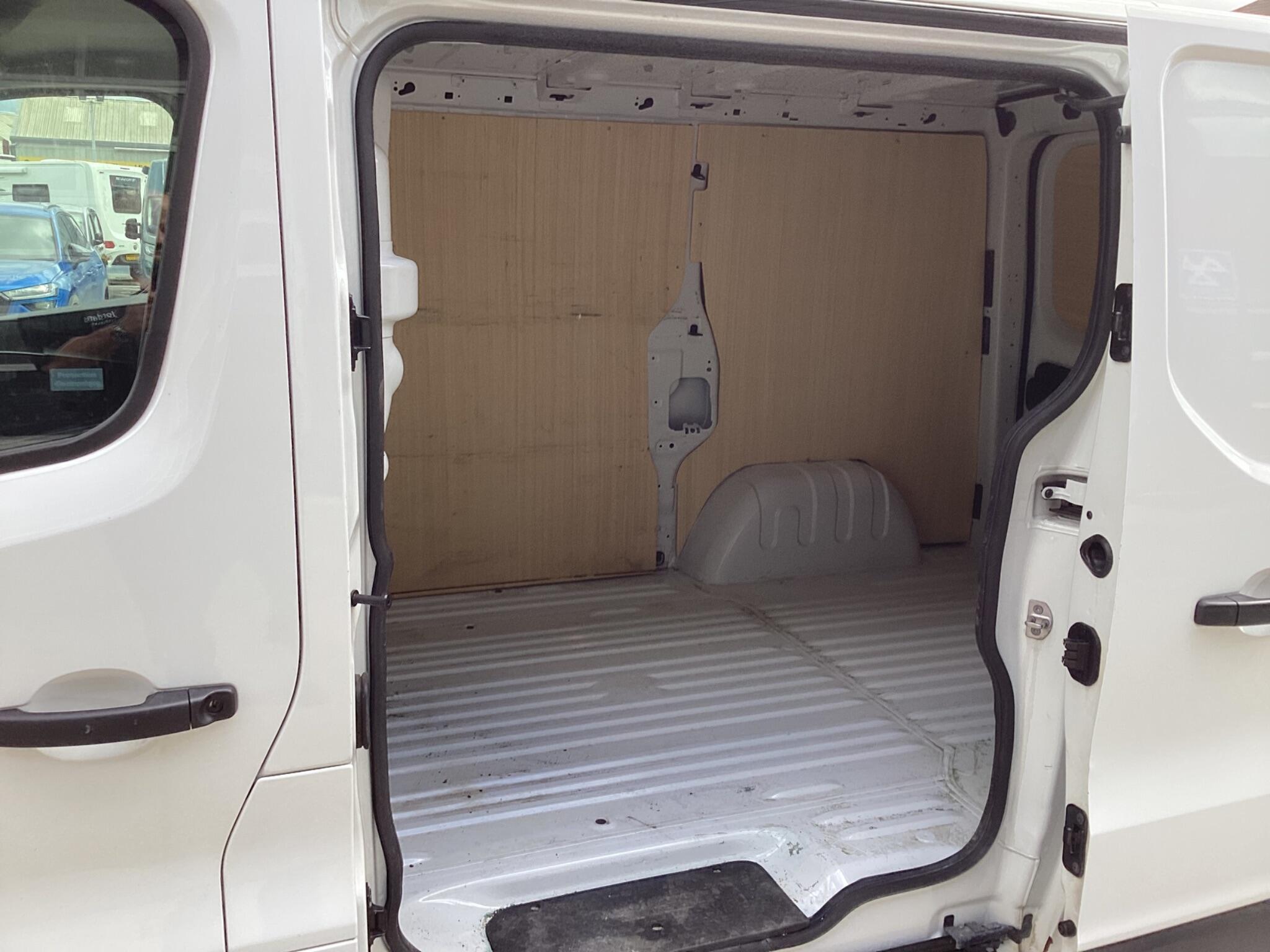 Renault Trafic - Image 10
