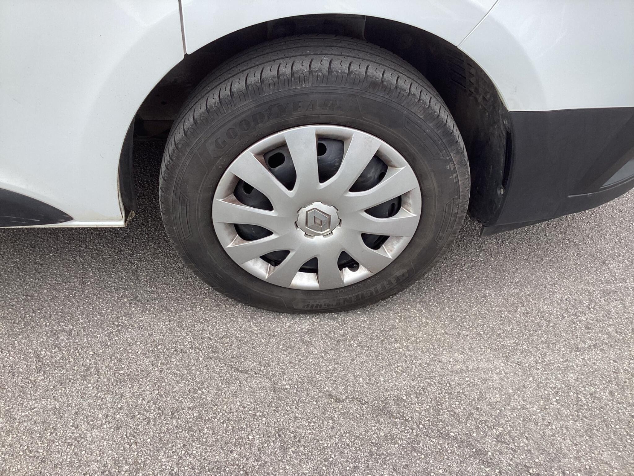 Renault Trafic - Image 11
