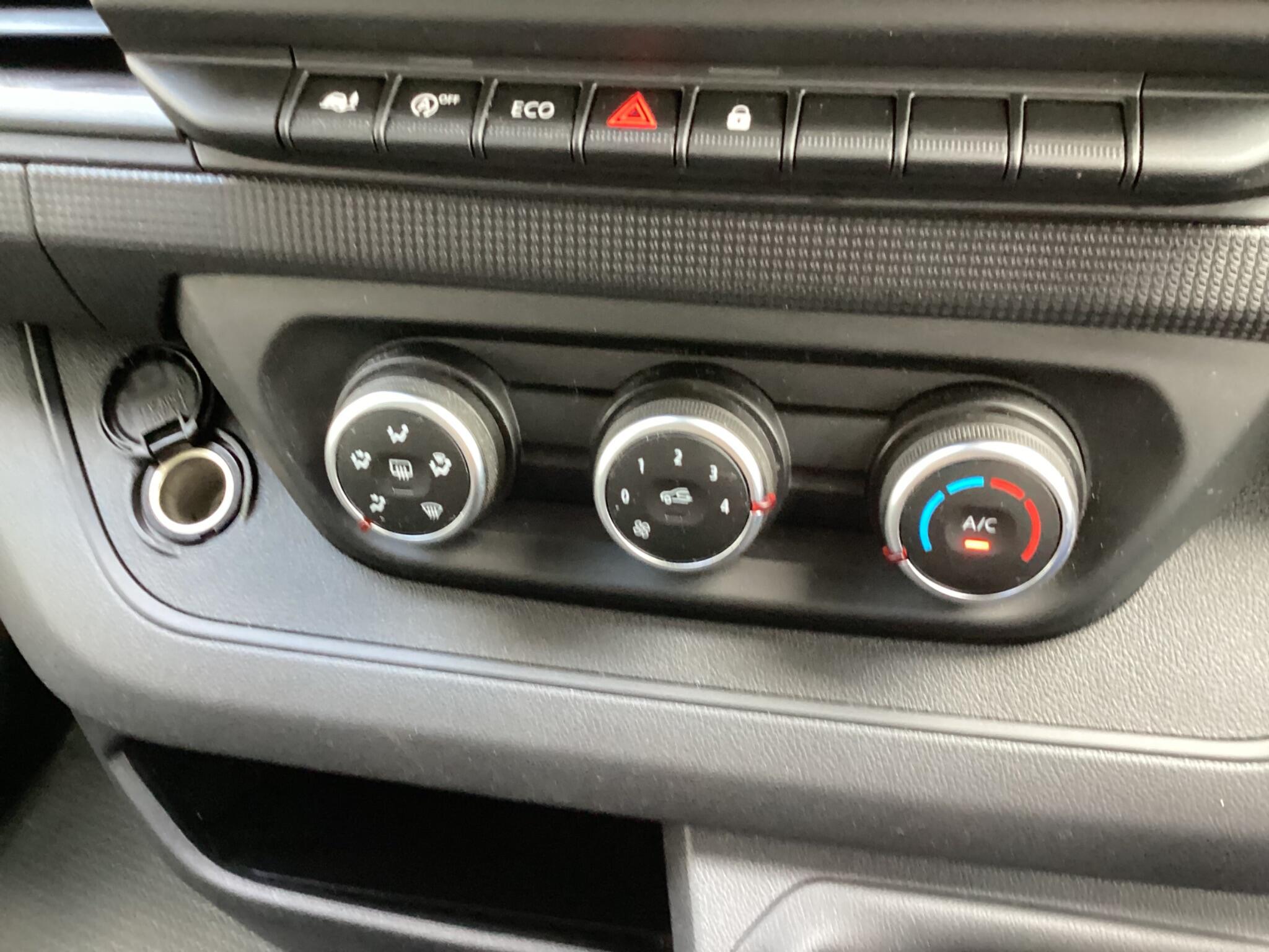 Renault Trafic - Image 18