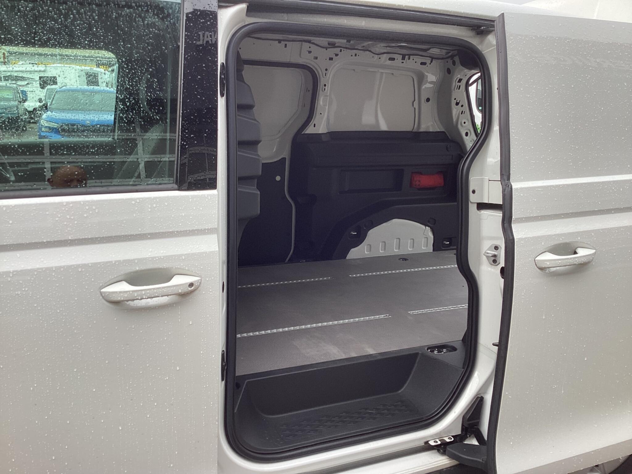 Volkswagen ID. Buzz Cargo - Image 15